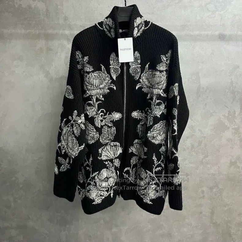 Valentino Valentino Letter floral pattern fur coat Size US M / EU 48-50 / 2 - 1 Thumbnail