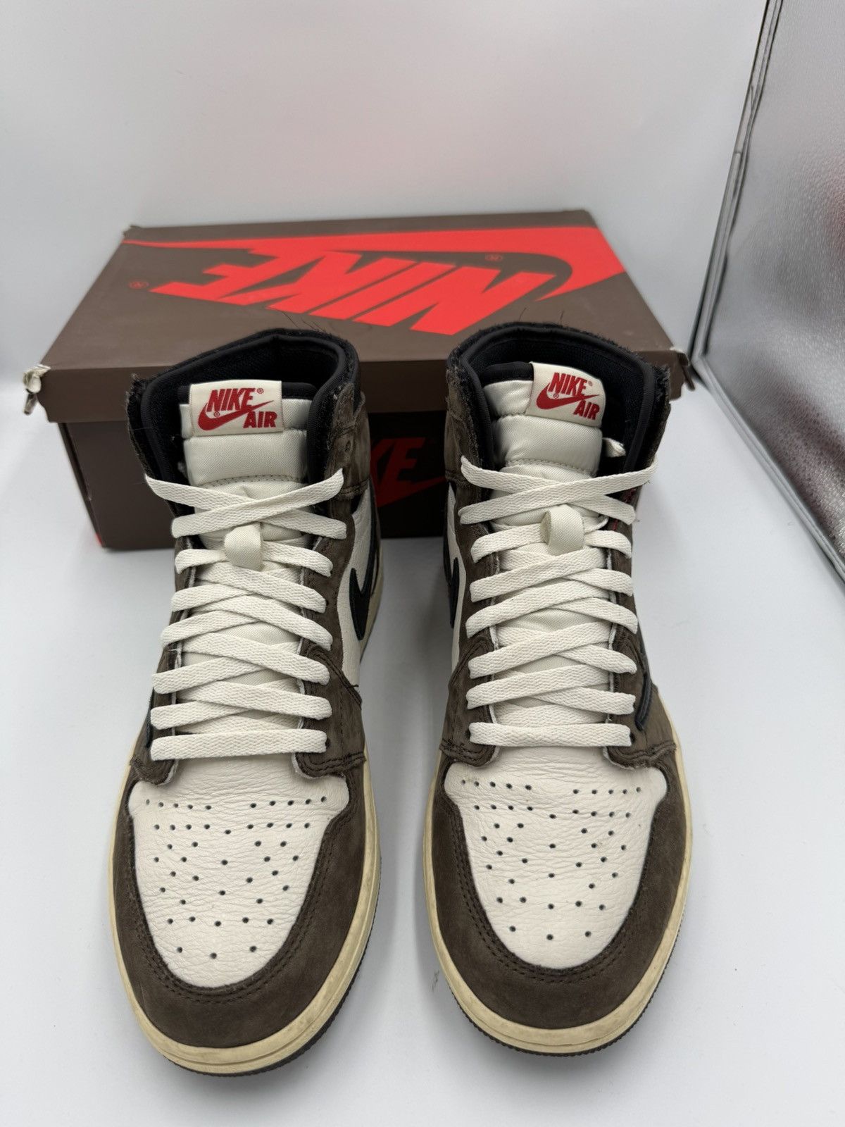 Travis Scott Size 9.5 Jordan 1 High OG Mocha Size US 9.5 / EU 42-43 - 3 Thumbnail