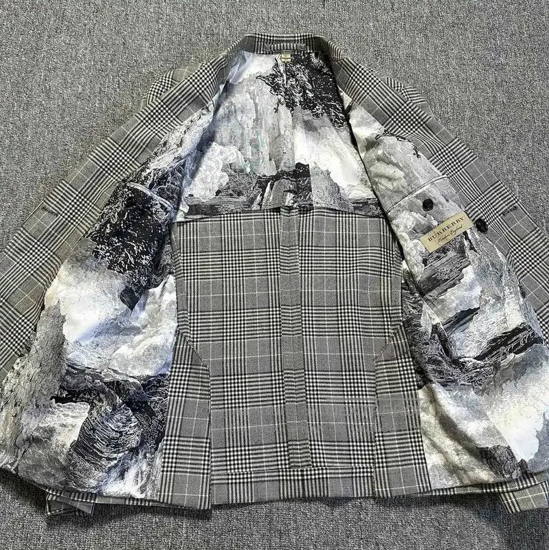 Burberry Burberry Gray Wool Houndstooth Long Sleeve Coat. Size US M / EU 48-50 / 2 - 5 Thumbnail