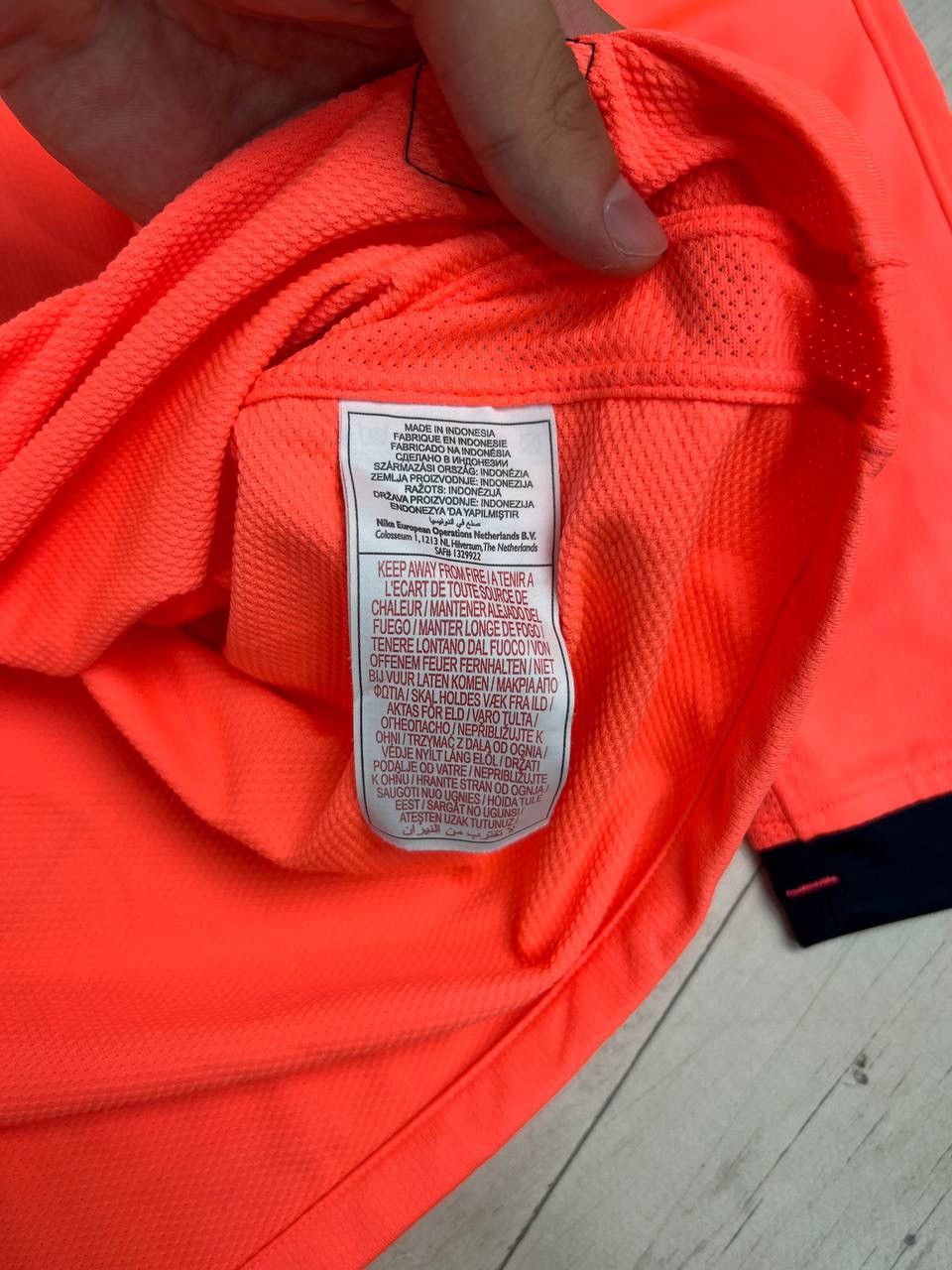 Nike Nike FC Barcelona 2009 2010 Away Shirt Long Sleeve Jersey Size US M / EU 48-50 / 2 - 15 Thumbnail