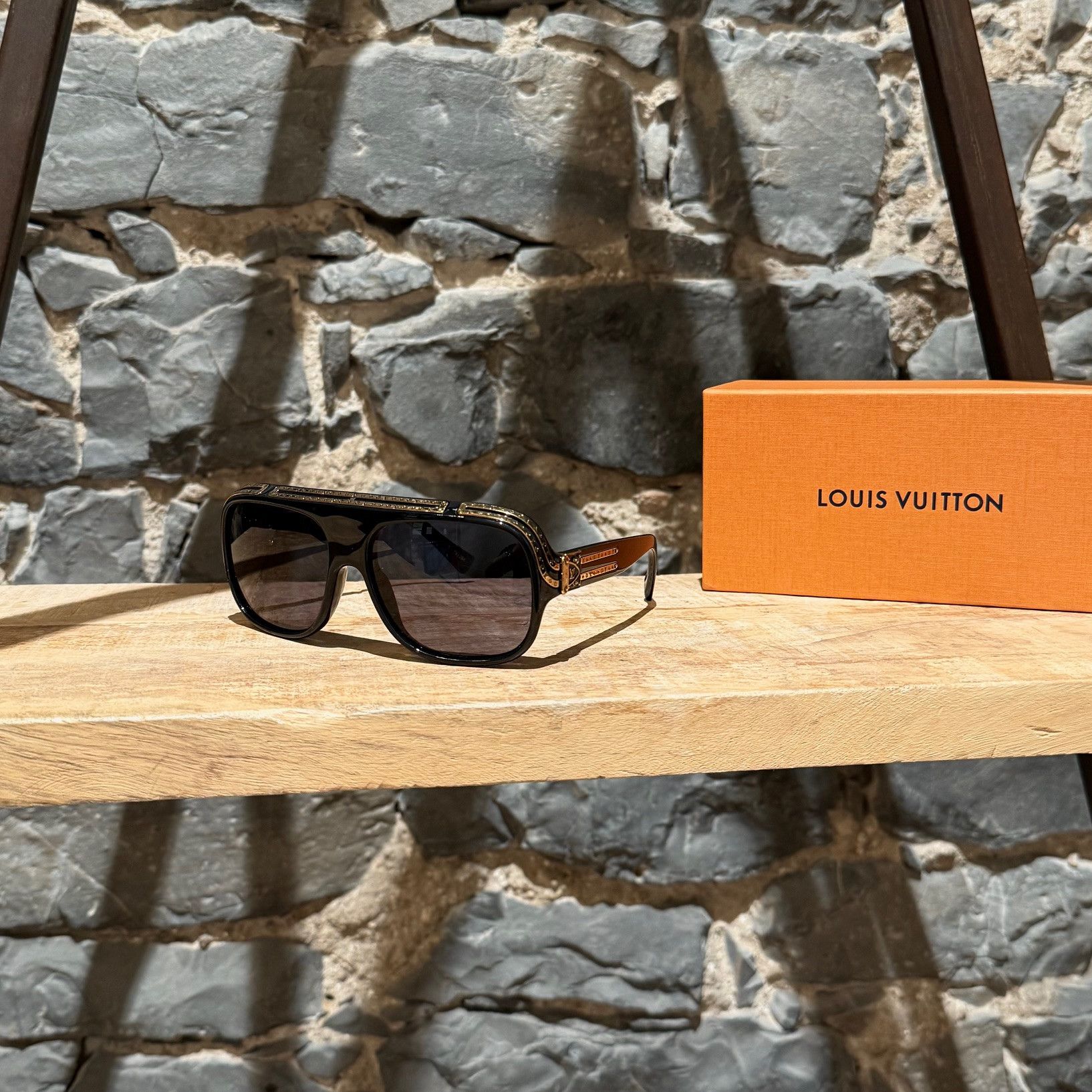 Louis Vuitton Louis Vuitton Z2516U Black Gold 1.0 Millionaires Sunglasses Size ONE SIZE - 1 Thumbnail