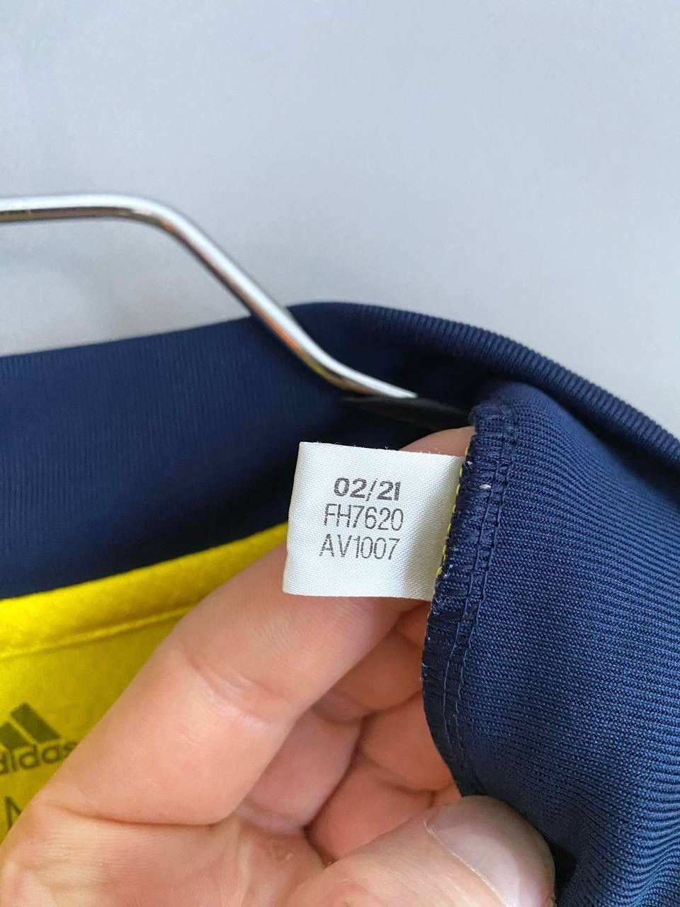 Adidas Sweden National Football Team 2021/22 Home Soccer Jersey, M Size US M / EU 48-50 / 2 - 13 Thumbnail