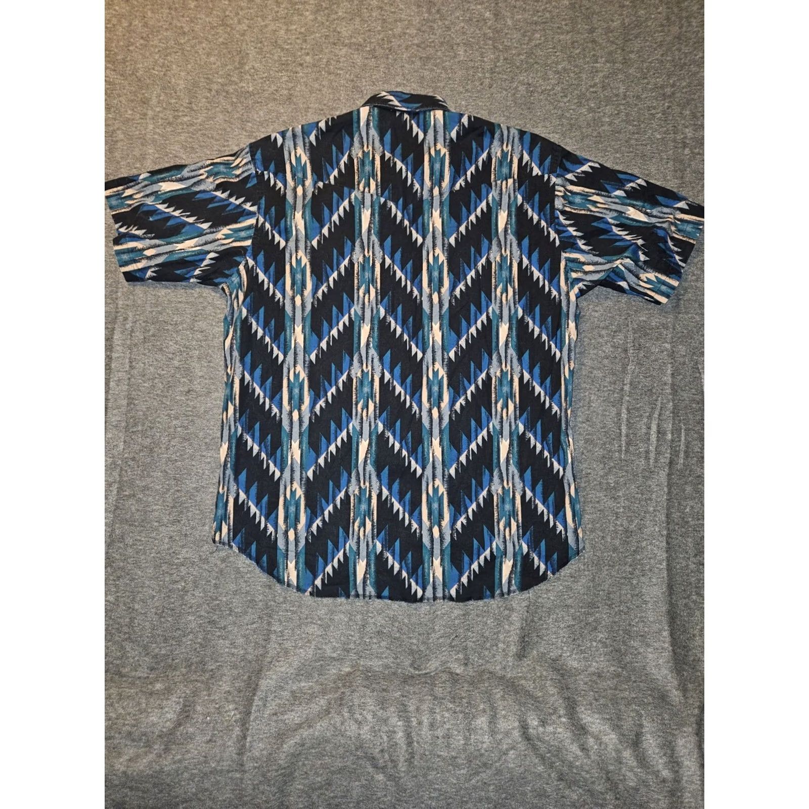 Wrangler VINTAGE Wrangler Western Shirt Pearl Snap Men's XL Aztec Surged Hem Cowboy Black Geometric Pockets 48 in Regular Size XS? Size US XL / EU 56 / 4 - 6 Thumbnail