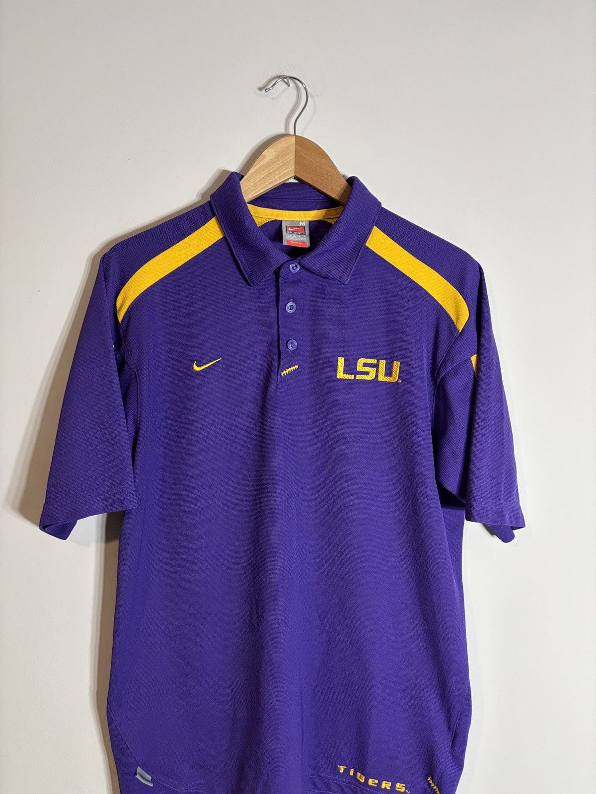 Nike Vintage Nike Team FitDry LSU Tigers Polo Shirt Medium Size US M / EU 48-50 / 2 - 1 Thumbnail