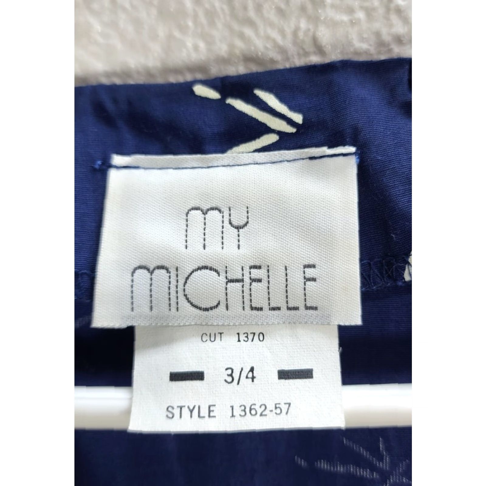 Vintage VINTAGE My Michelle Blouse Shirt 3/4 Sleeve Womens Blue White Abstract Ruffle V-Neck Size 3/4 Size XS / US 0-2 / IT 36-38 - 5 Thumbnail
