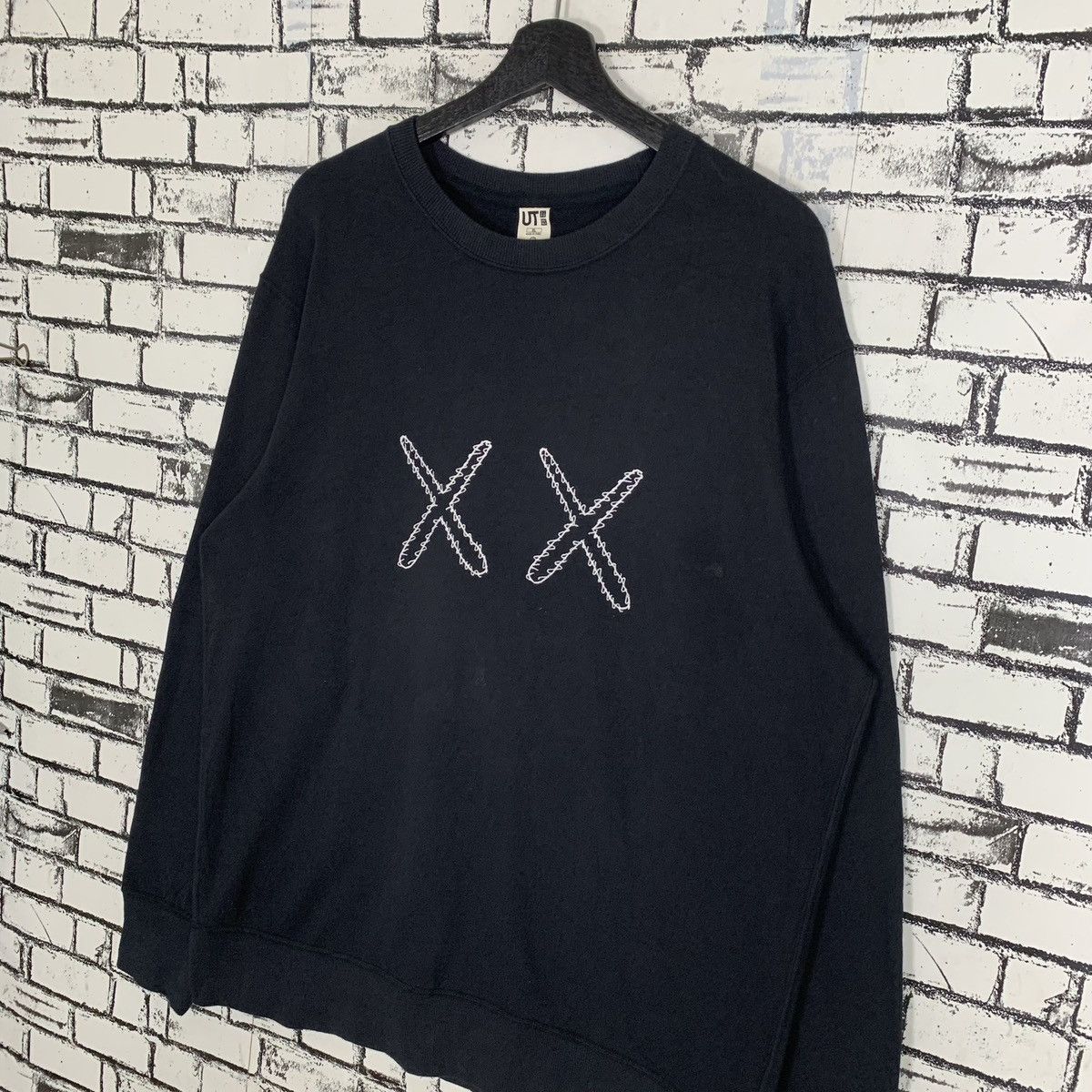 Kaws × Uniqlo Vintage Kaws X Japanese Brand Sweatshirt Size US XL / EU 56 / 4 - 2 Thumbnail