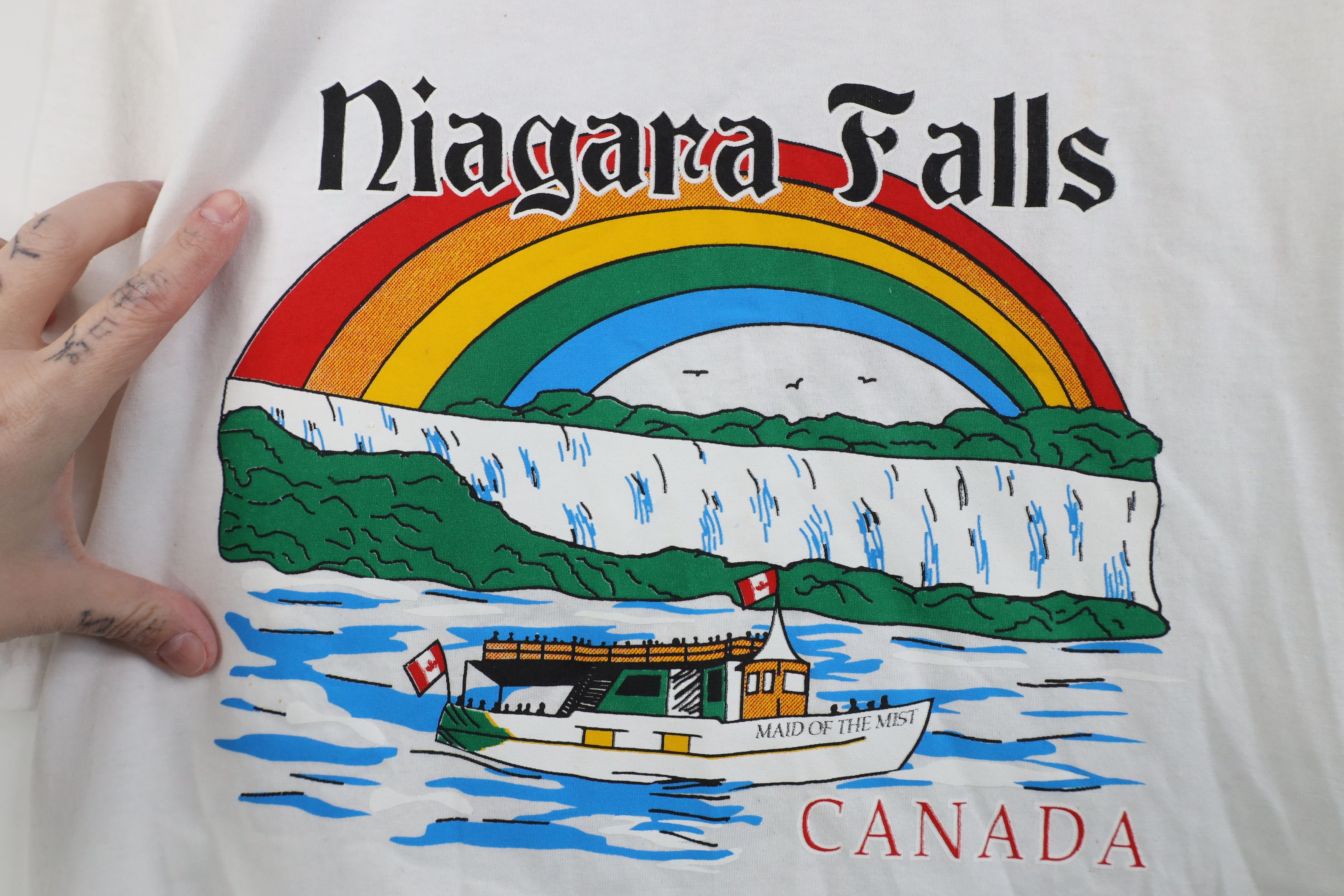 Vintage Vintage 90s Streetwear Falls Canada Rainbow T-Shirt White Size US L / EU 52-54 / 3 - 4 Thumbnail