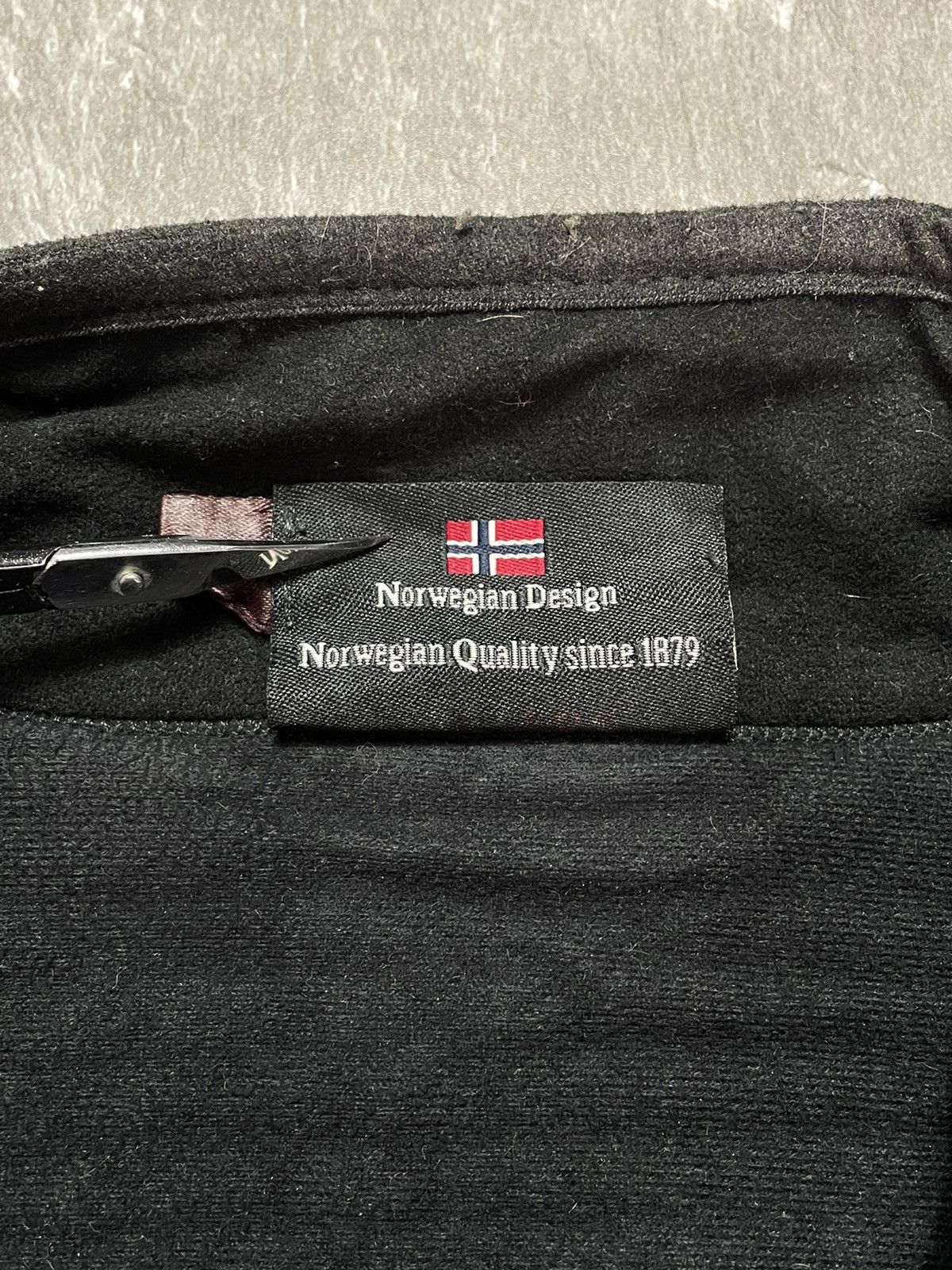 Dale Of Norway 🚨 Dale Of Norway Weatherproof Black Wool Vest Windstopper Size US M / EU 48-50 / 2 - 8 Thumbnail
