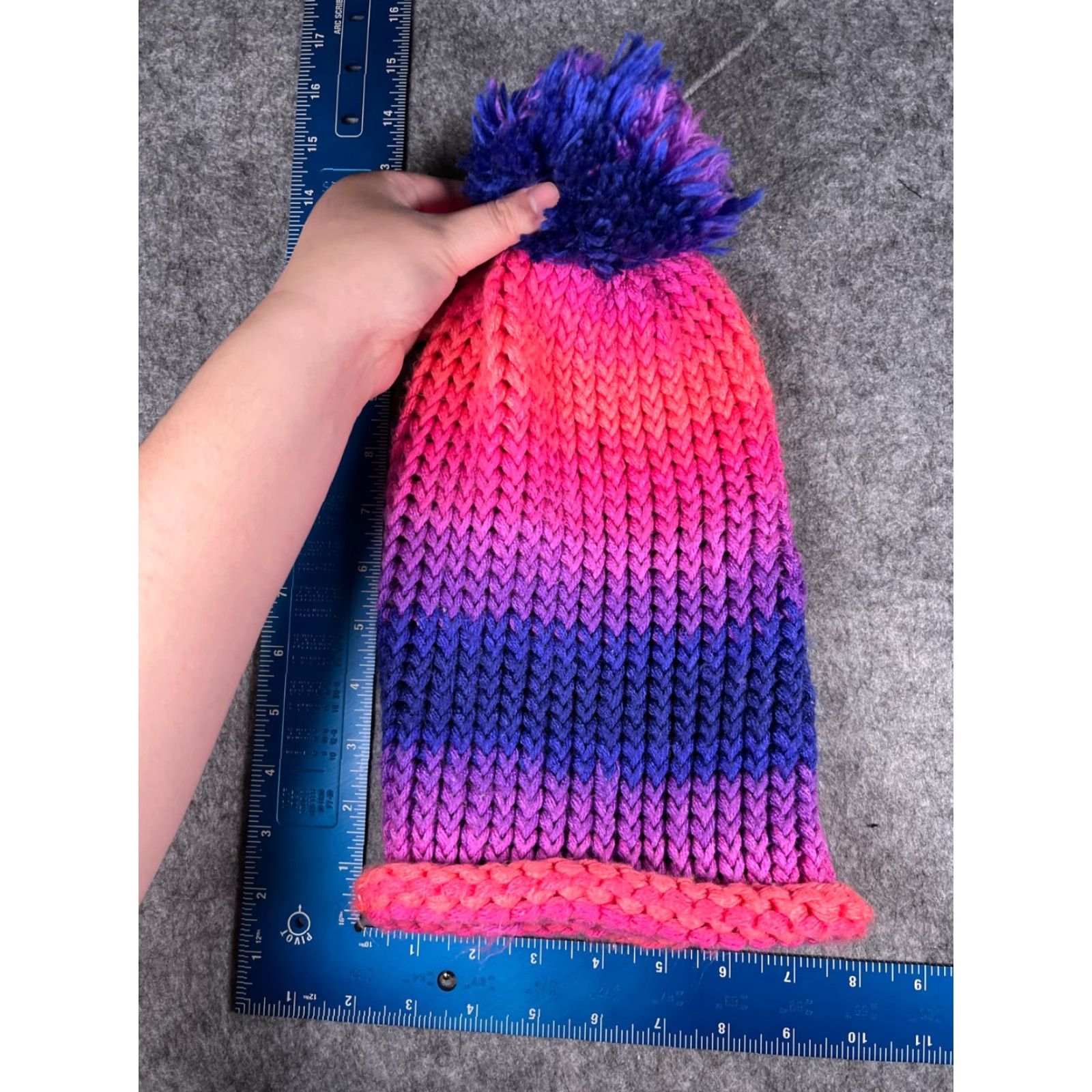Vintage Ombre Beanie Toque Adult One Size Blue Pink Knit Acrylic Ski Pom Outdoor Beanie Unisex Adults Knit Size ONE SIZE - 5 Thumbnail