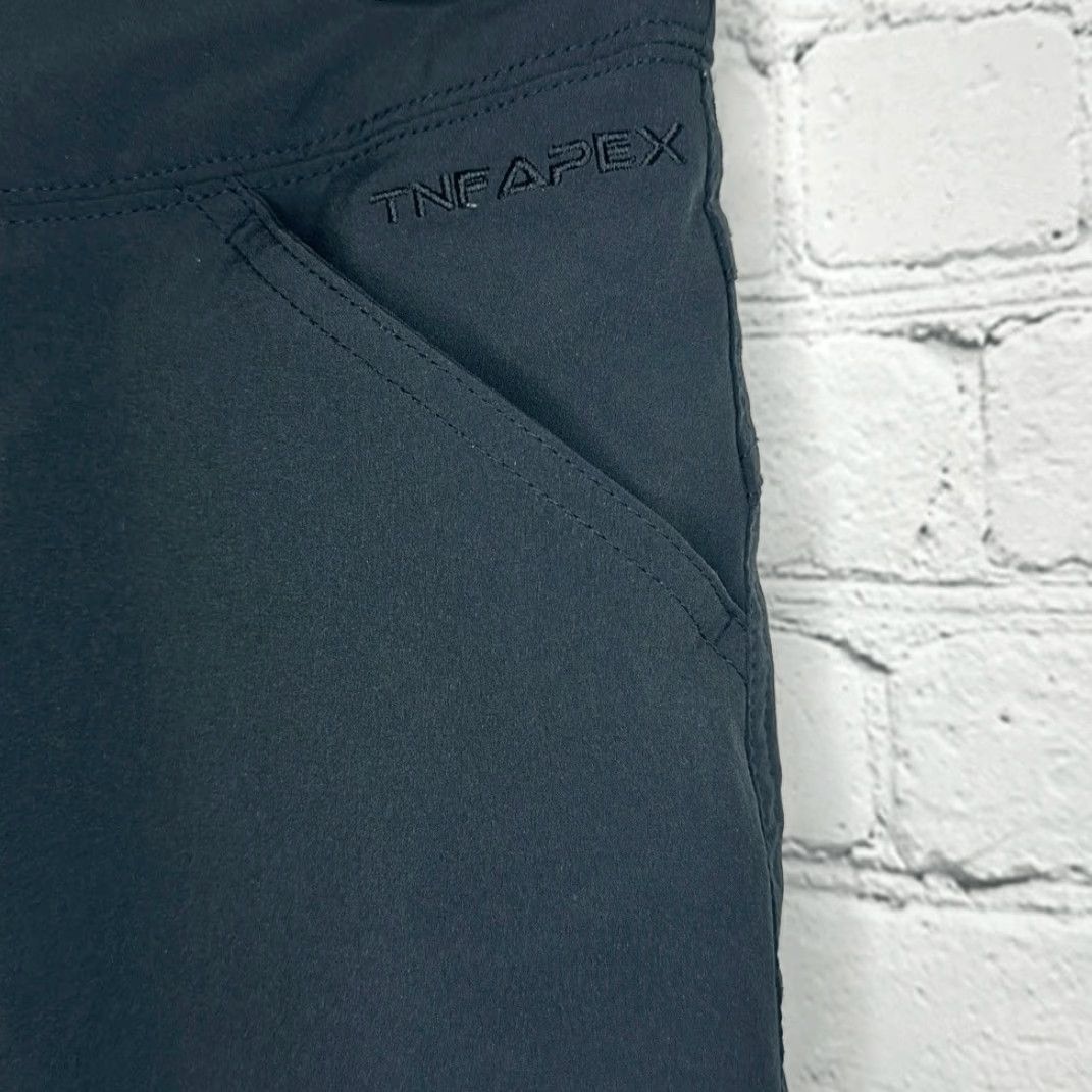 The North Face The North Face Apex Skort Black Logo Golf Tennis Pockets AHYD Women's 8 Skirt Short Womens Black Logo Pockets 8 Size 30" / US 8 / IT 44 - 3 Thumbnail
