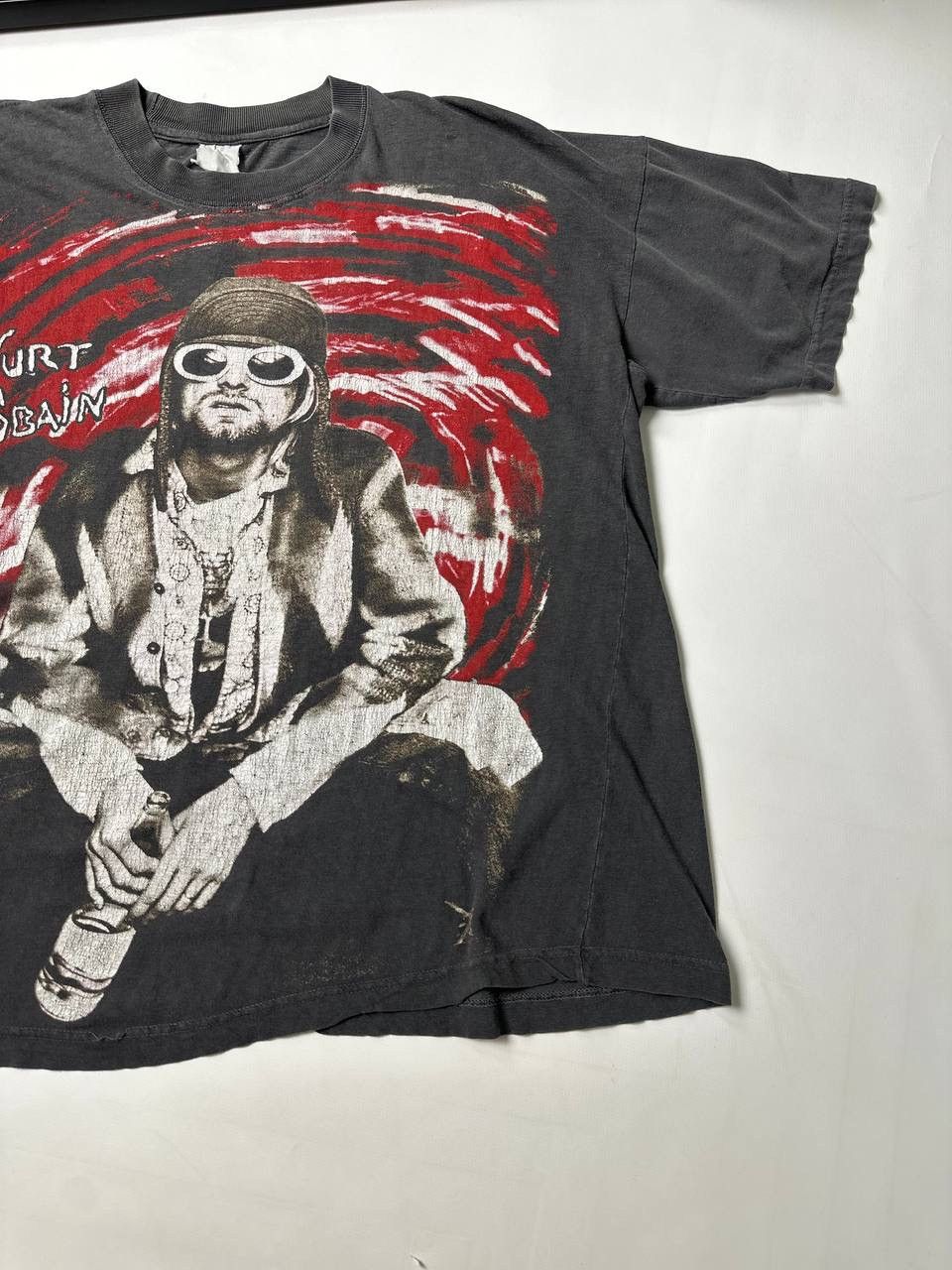 Nirvana 1995 RARE Kurt Cobain Memorial Spiral T shirt Nirvana 90s Size US L / EU 52-54 / 3 - 4 Thumbnail