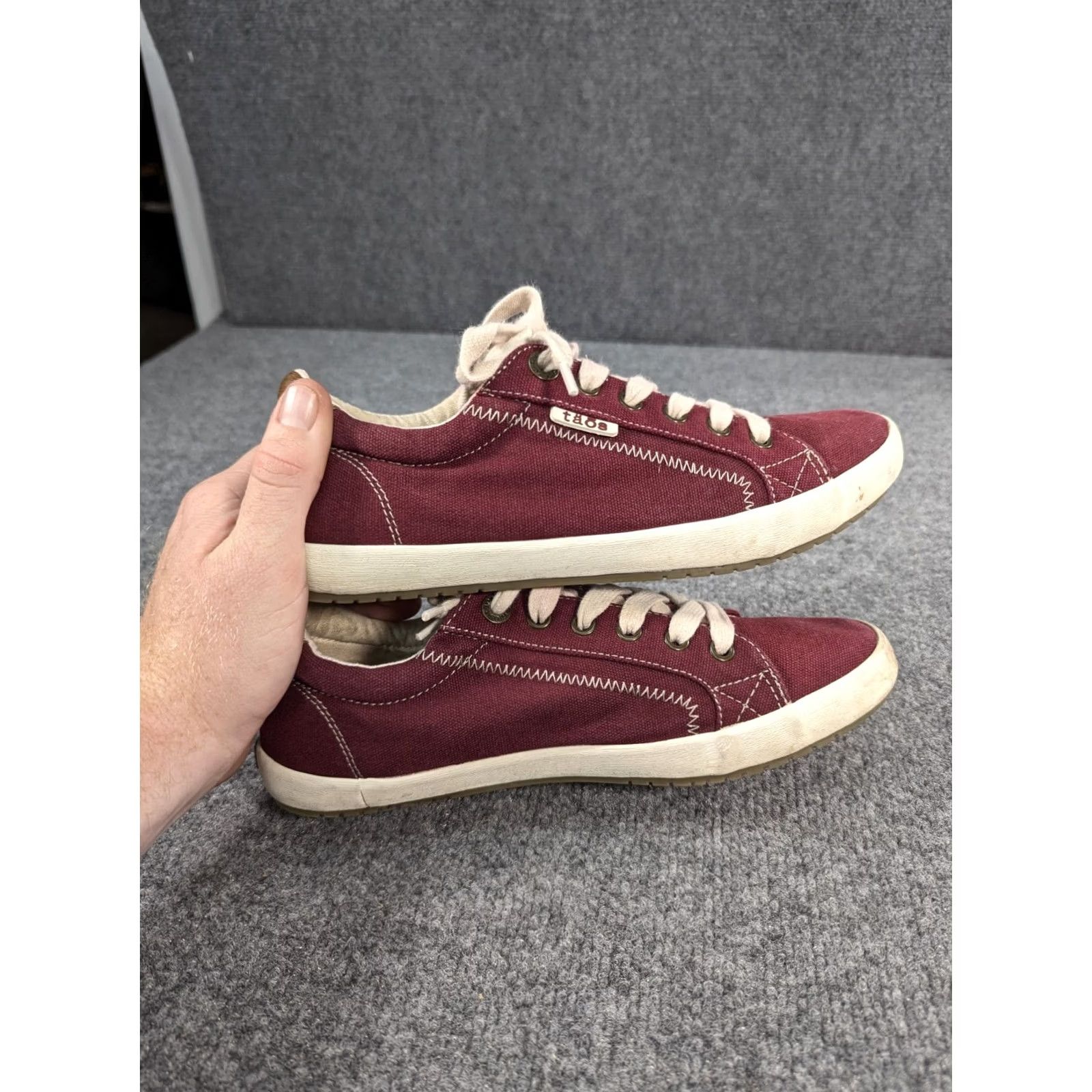 Taos Taos Womens Sneaker Size 9 Burgandy Star Casual Canvas STA-13834 Size US 9 / IT 39 - 3 Thumbnail