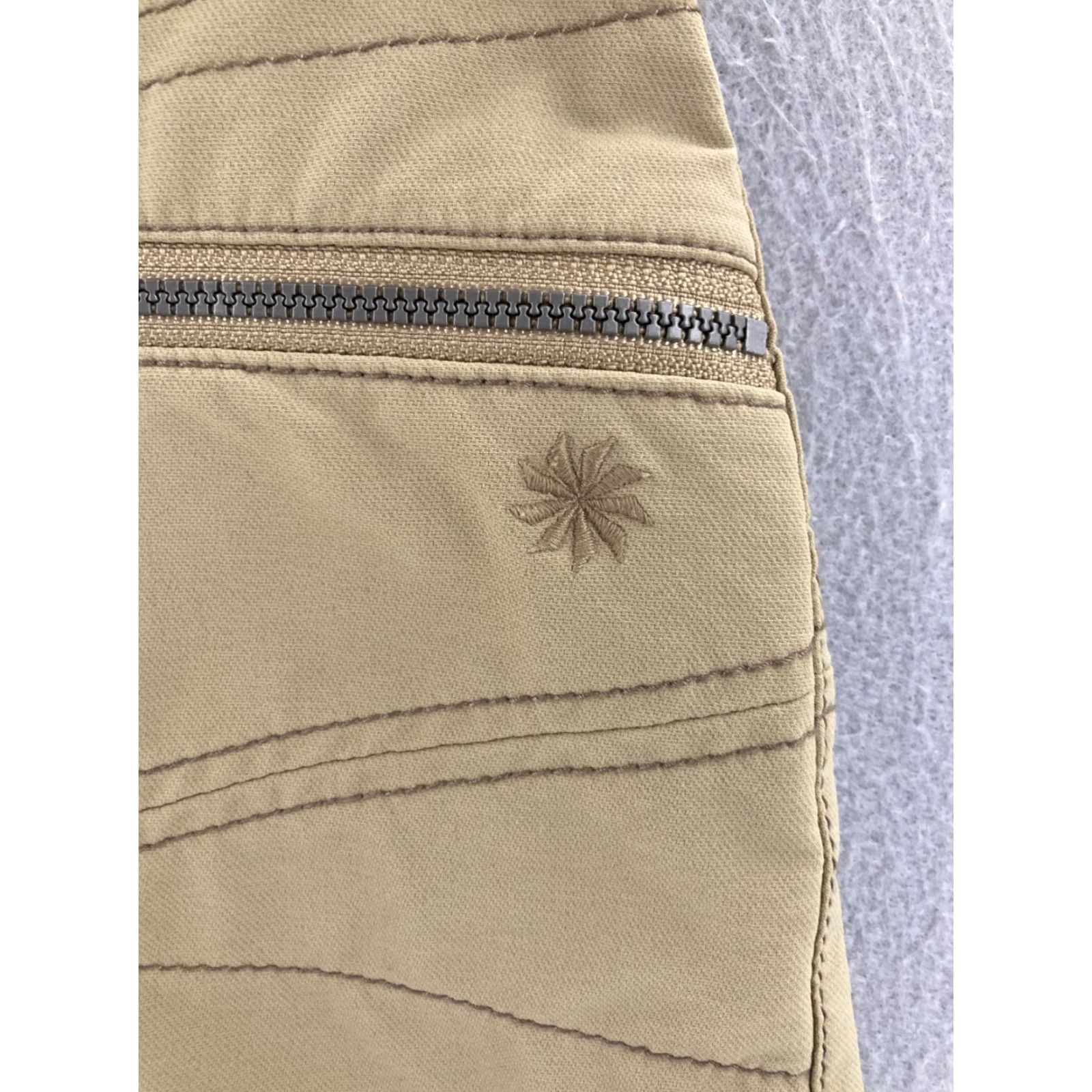 Athleta Athleta Skirt Womens 10 Khaki Nylon Cargo Pocket Front Zip Knee Length Beig e Casual Mens? Size 32" / US 10 / IT 46 - 5 Thumbnail