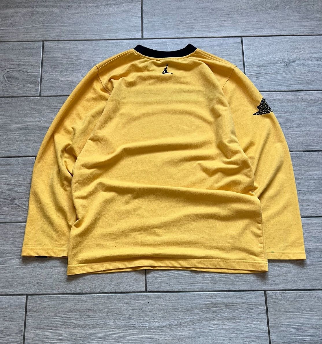 Jordan Brand Vintage Nike Air Jordan Longsleeve Mini Logo Y2K Size US L / EU 52-54 / 3 - 9 Thumbnail