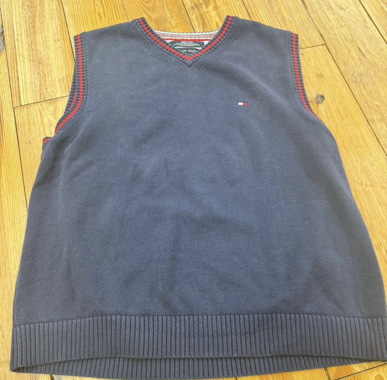 Tommy Hilfiger Vintage Tommy Hilfiger navy and red knitted sweater vest Size US L / EU 52-54 / 3 - 1 Thumbnail