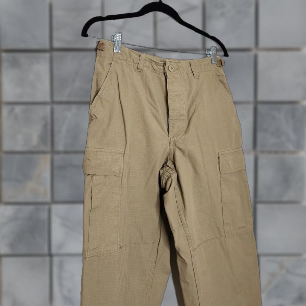 Vintage VINTAGE Army Cargo Pants Bottoms Men Small Regular Tan Khaki 90s Y2K Grunge Cargo Pants Mens Small Regular Tan Khaki Size US 29 - 1 Thumbnail