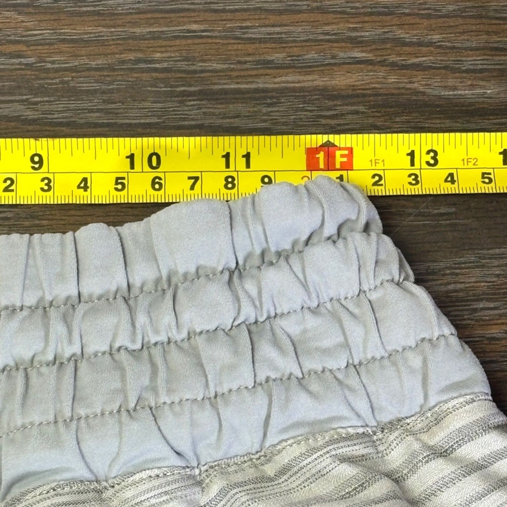 Lululemon Lululemon Tracker Shorts Gray Stripe Reflective Logo Size 6-8 Run Swift Womens 6 Gray Size 28" / US 6 / IT 42 - 5 Thumbnail