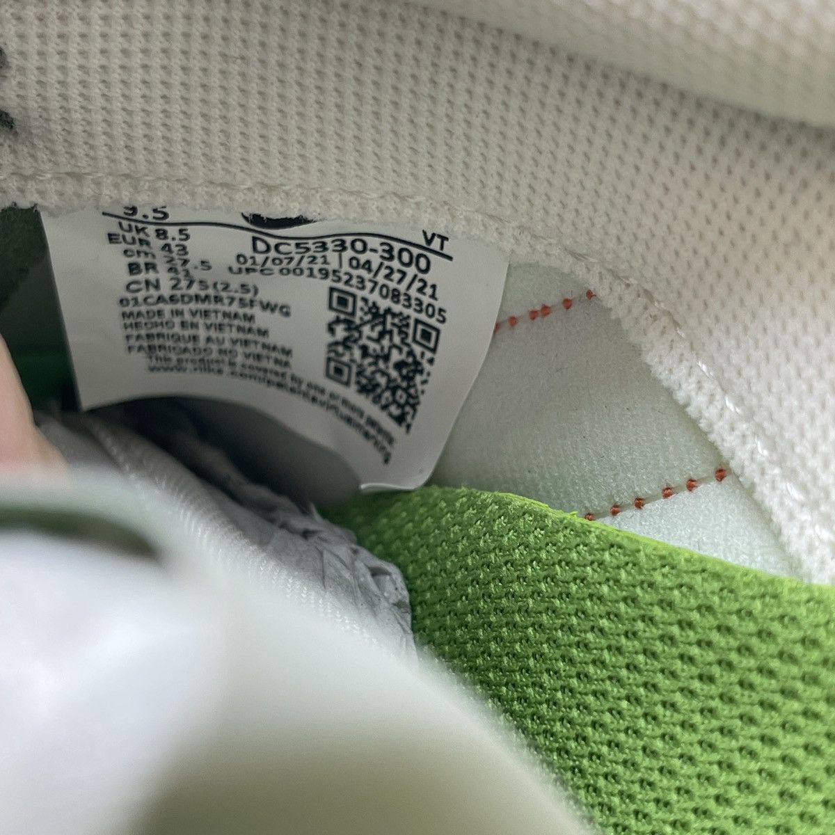 Nike Air max pre day lx chlorophyll Size US 9.5 / EU 42-43 - 8 Thumbnail