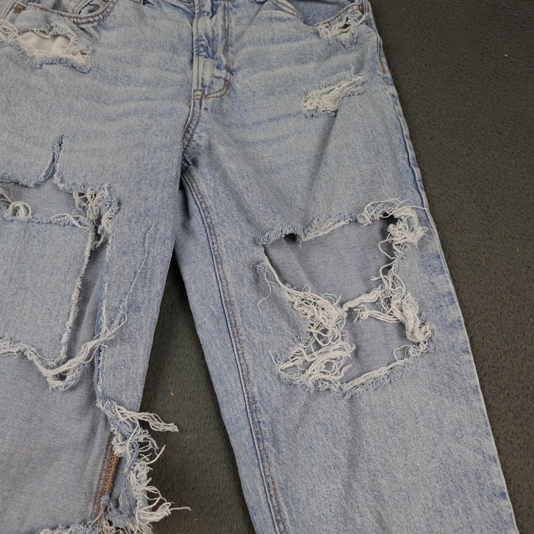 Vintage American Eagle Jeans Womens 12 Light Wash Mom Jean High Rise Distressed Ripped Size 34" / US 12 / IT 48 - 3 Thumbnail