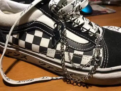 Jewelry Punk Brooch Shoe Pants Chain Size ONE SIZE - 2 Thumbnail