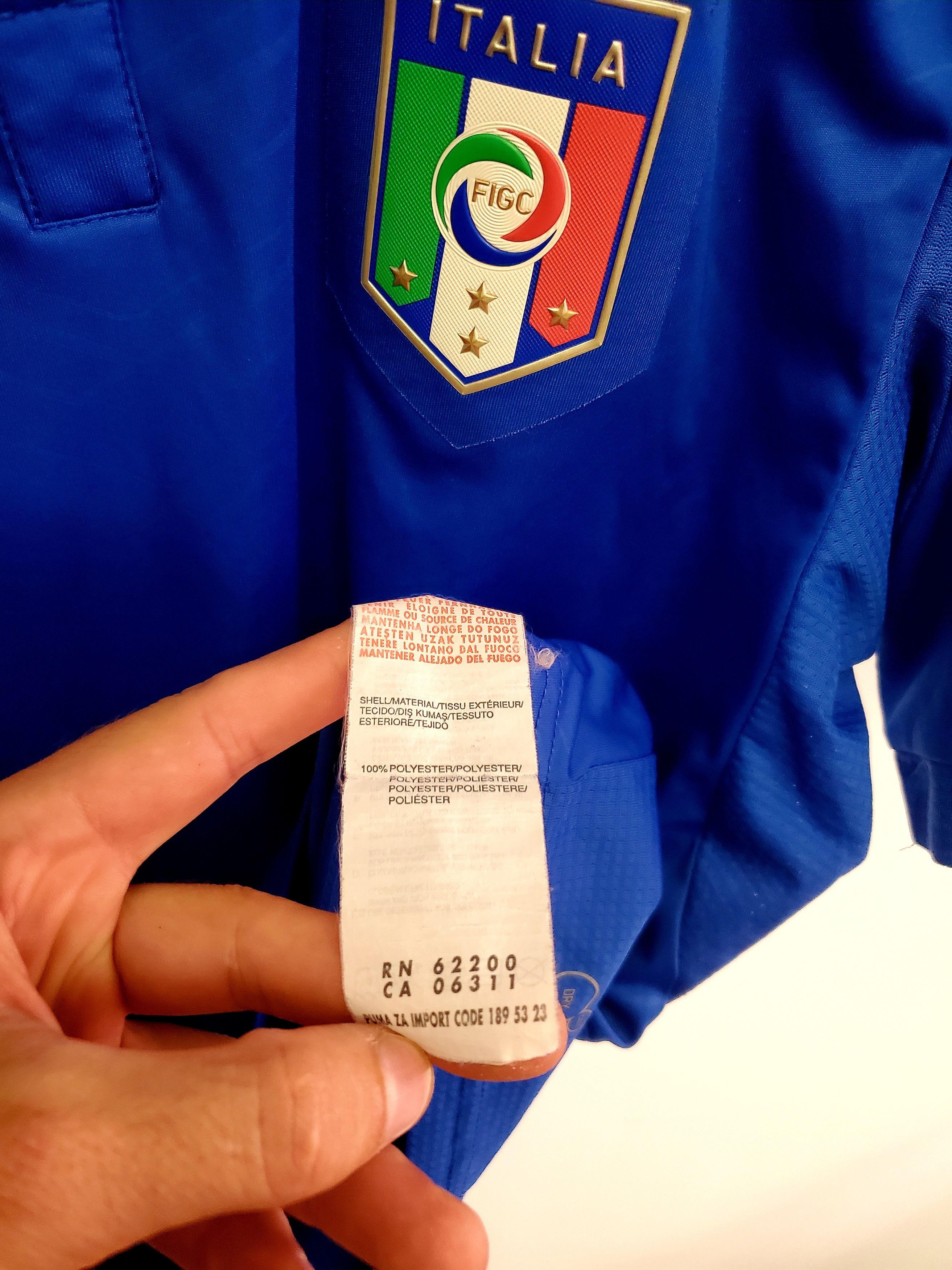 Puma Italy 2011 2012 Home soccer jersey ideal condition size L Size US L / EU 52-54 / 3 - 6 Thumbnail