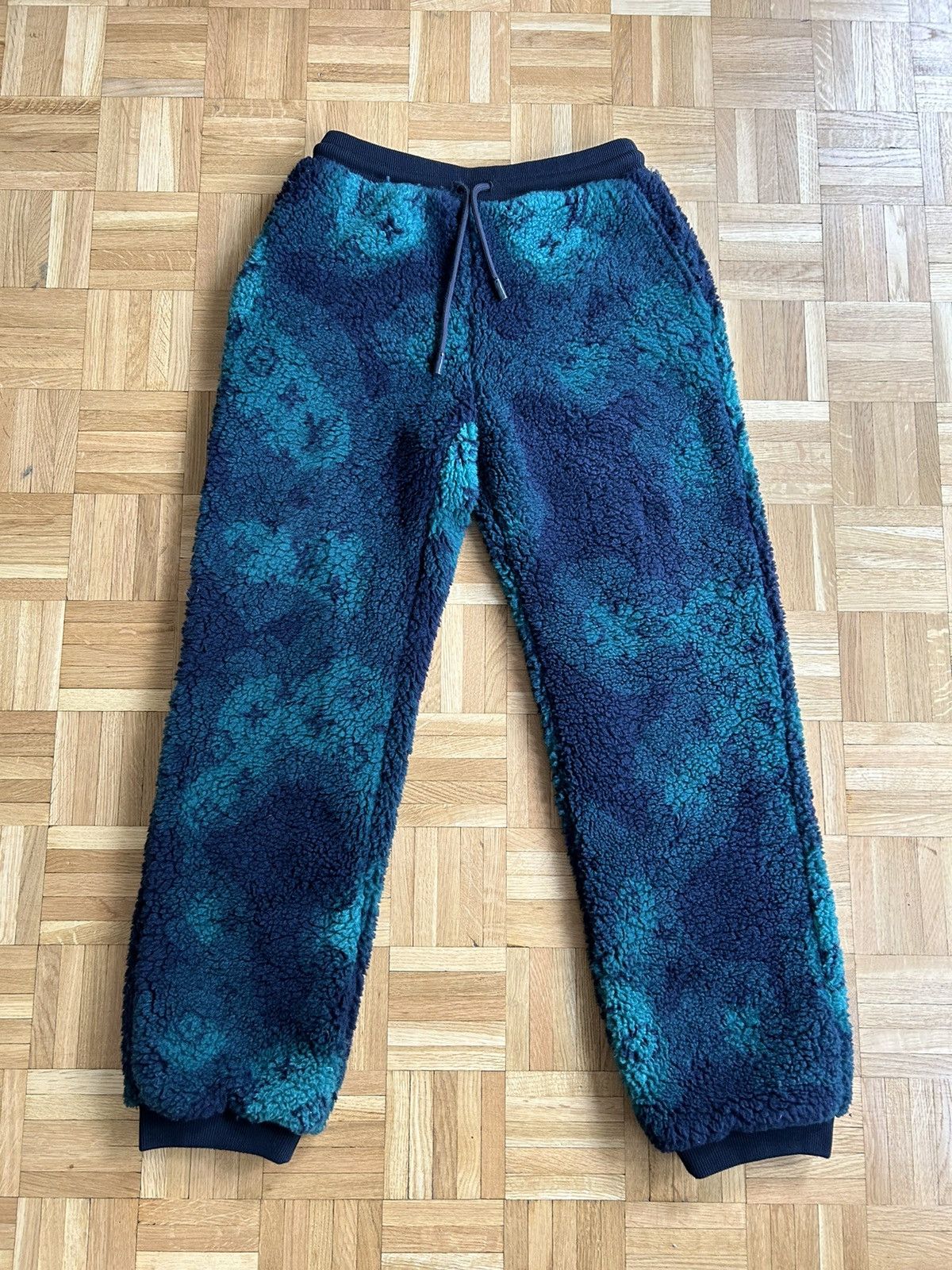 Louis Vuitton 🟢 LOUIS VUITTON 🟢 - Green Camo Monogram Joggers Size US 31 - 1 Thumbnail