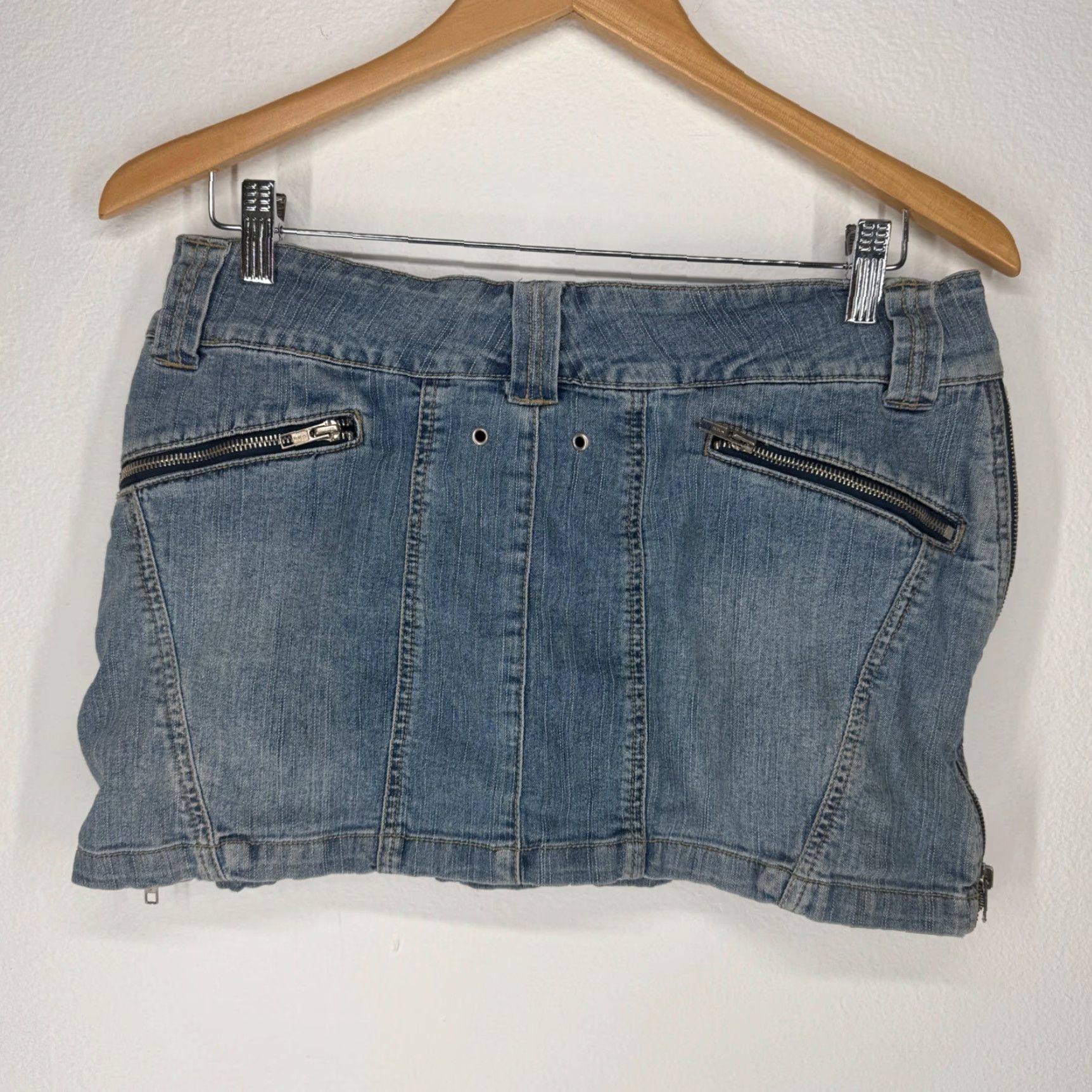 Vintage Y2K Micro Mini Denim Jean Skirt 90s Grunge Light Wash Zipper Size 11 Low Rise Size 32" / US 10 / IT 46 - 7 Thumbnail