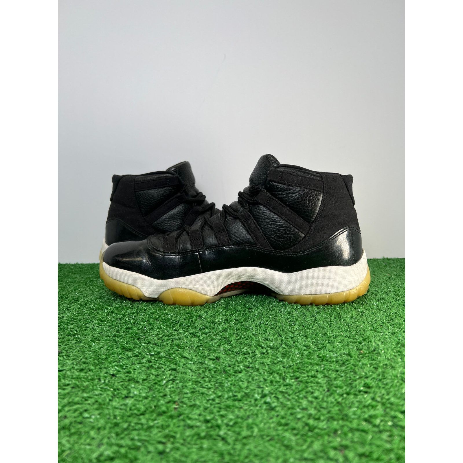 Size 8.5 - Jordan 11 Retro 72-10 2015 378037-002 Jordan 11 Retro 72-10 Size 9.5 378037-002 2015 PRE-OWNED W/ BOX main image 2