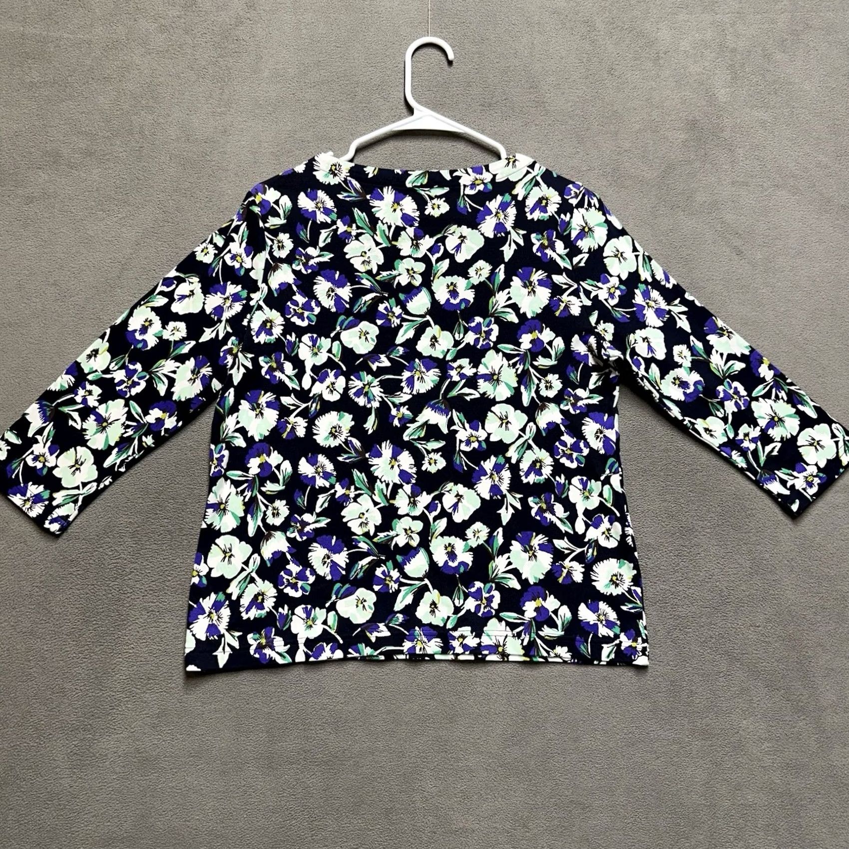 Croft & Barrow Croft & Barrow Blouse Womens PM Petite Blue Floral 3/4 Sleeve Boat Neck EUC Size M / US 6-8 / IT 42-44 - 2 Thumbnail
