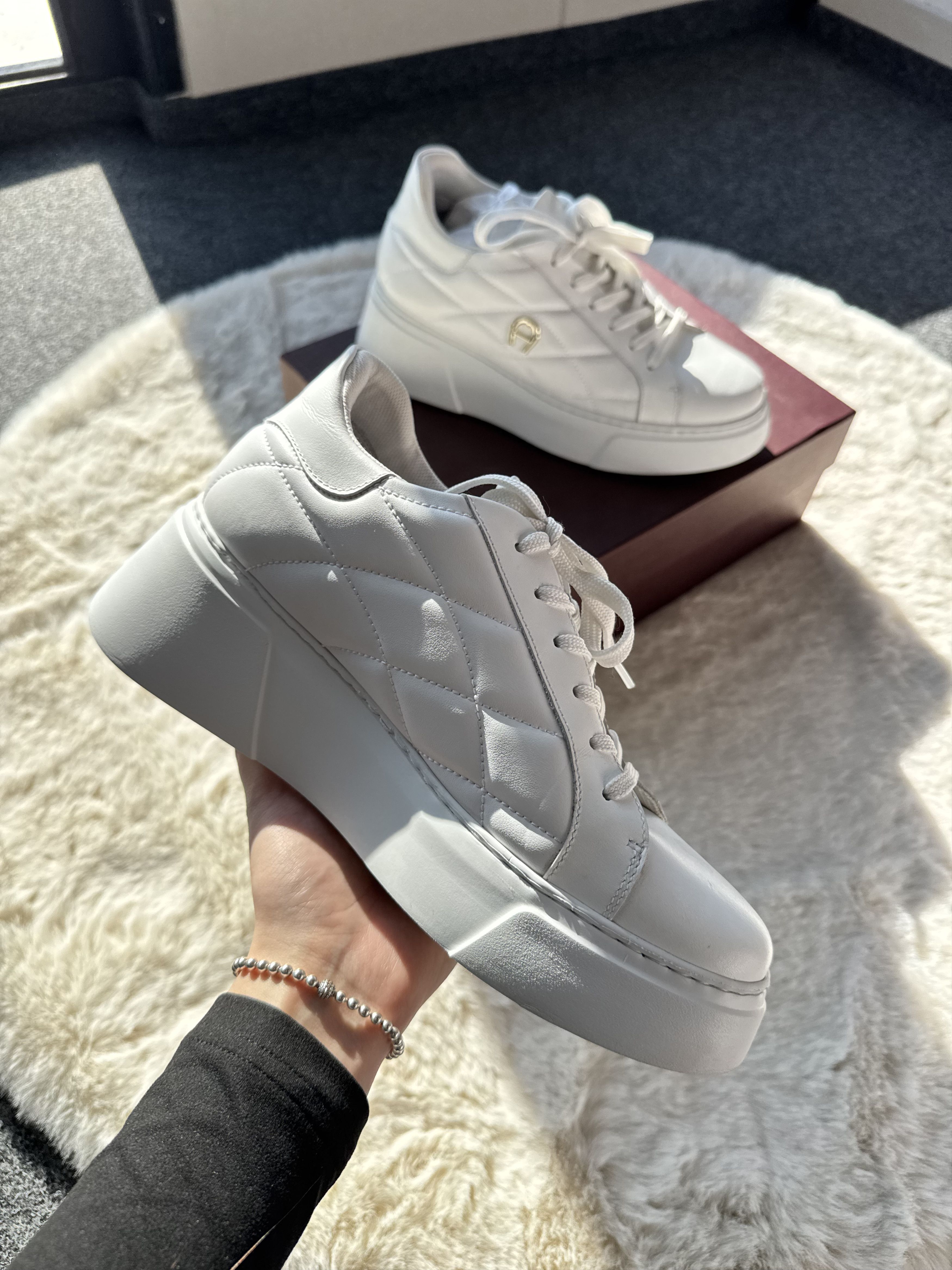 Aigner Aiger Elaine 13 Women's Low Sneakers White 39 Size US 9 / IT 39 - 4 Thumbnail