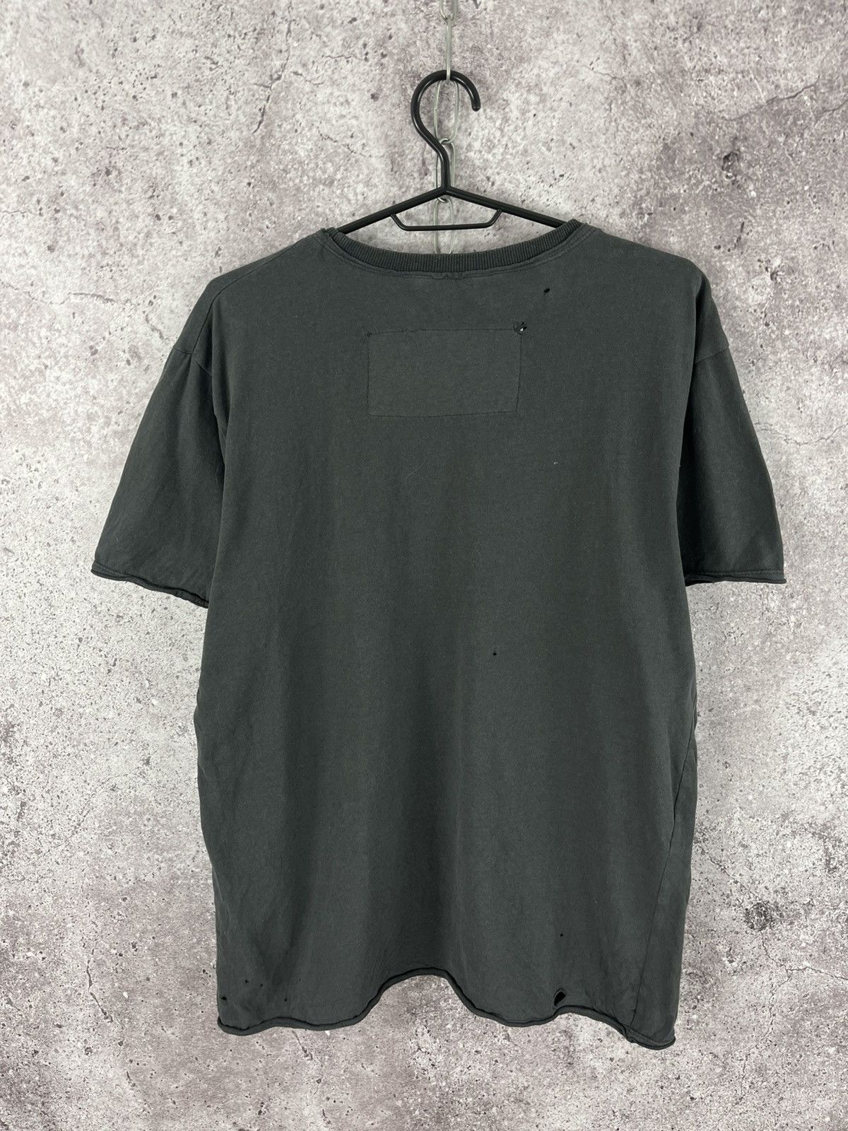 Band Tees Vtg Pink Floyd 2010 Rock T-Shirt Distressed Big Logo Size XL Size US XL / EU 56 / 4 - 8 Thumbnail
