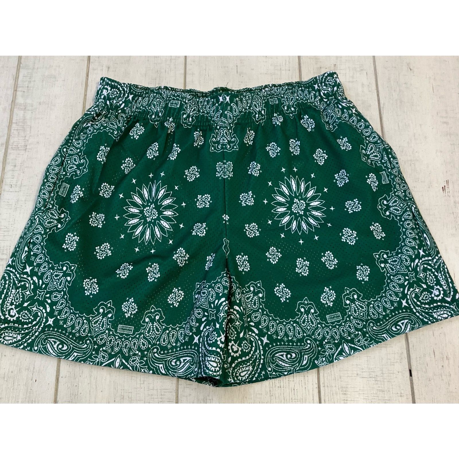 Bravest studios green deals print on white shorts Size S