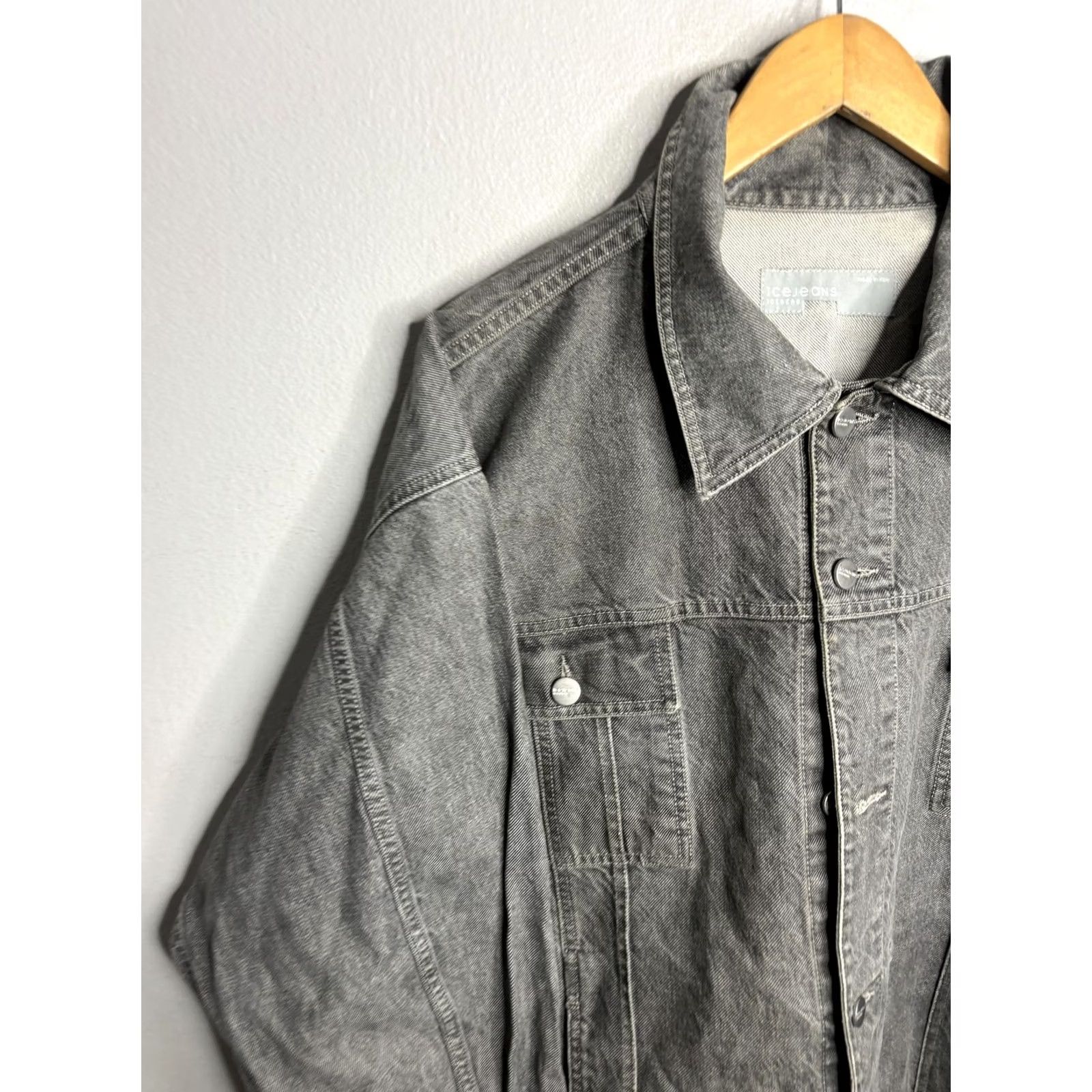 Vintage VINTAGE Iceberg Jacket Mens XL Denim Embroidered Italy 90s Size US L / EU 52-54 / 3 - 2 Thumbnail
