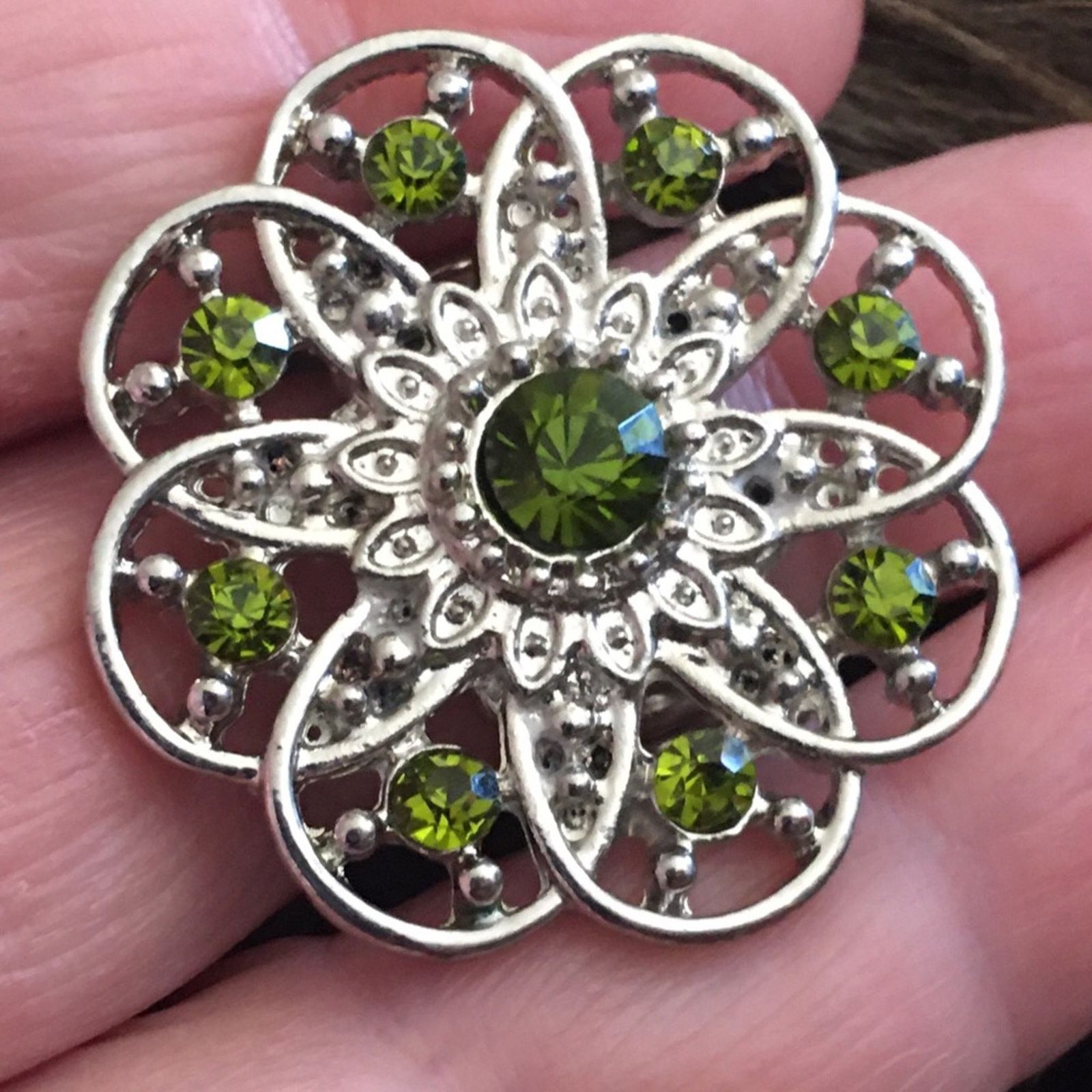 Jewelry Green rhinestone flower design stretch ring Size ONE SIZE - 7 Thumbnail