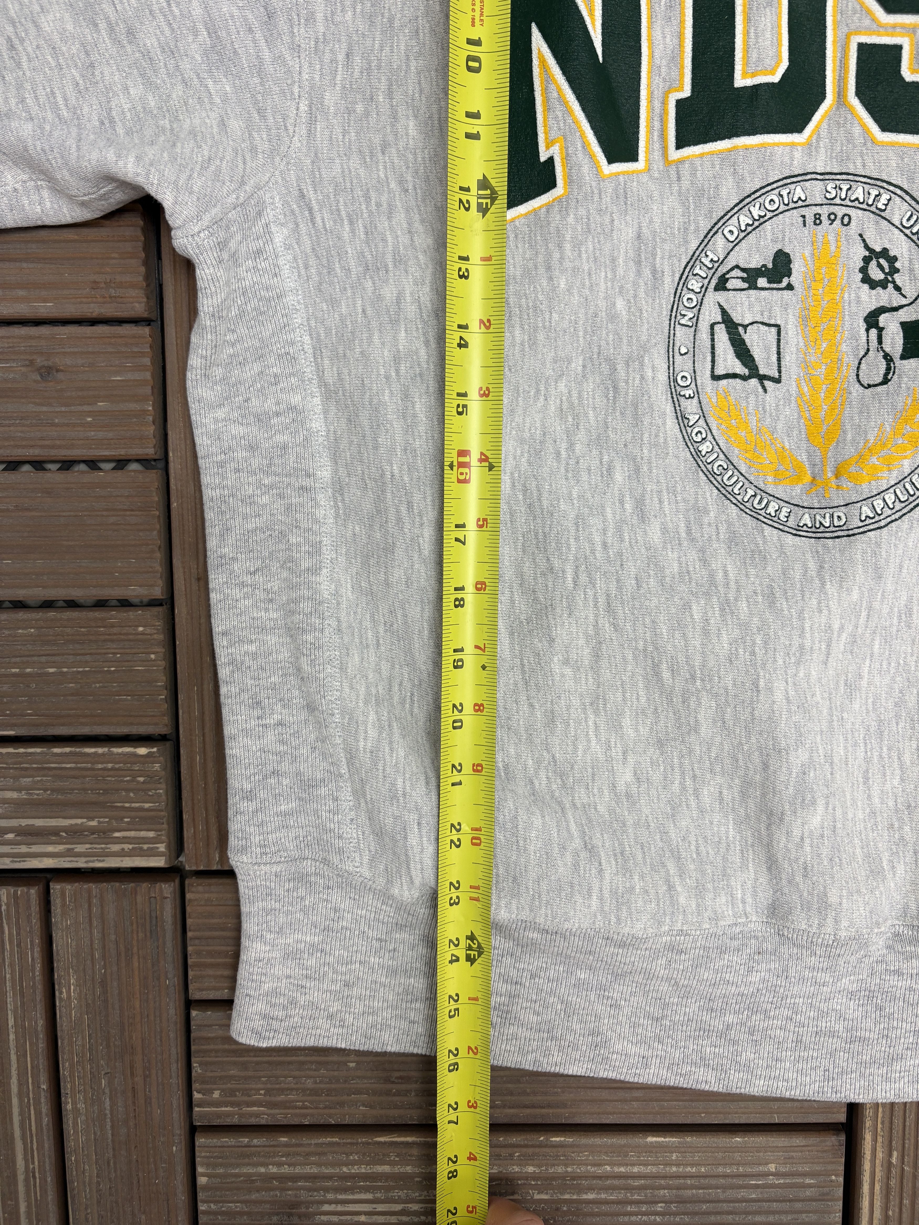 Vintage North Dakota State Bison Vintage Grey Crewneck Sweater Size US L / EU 52-54 / 3 - 8 Thumbnail
