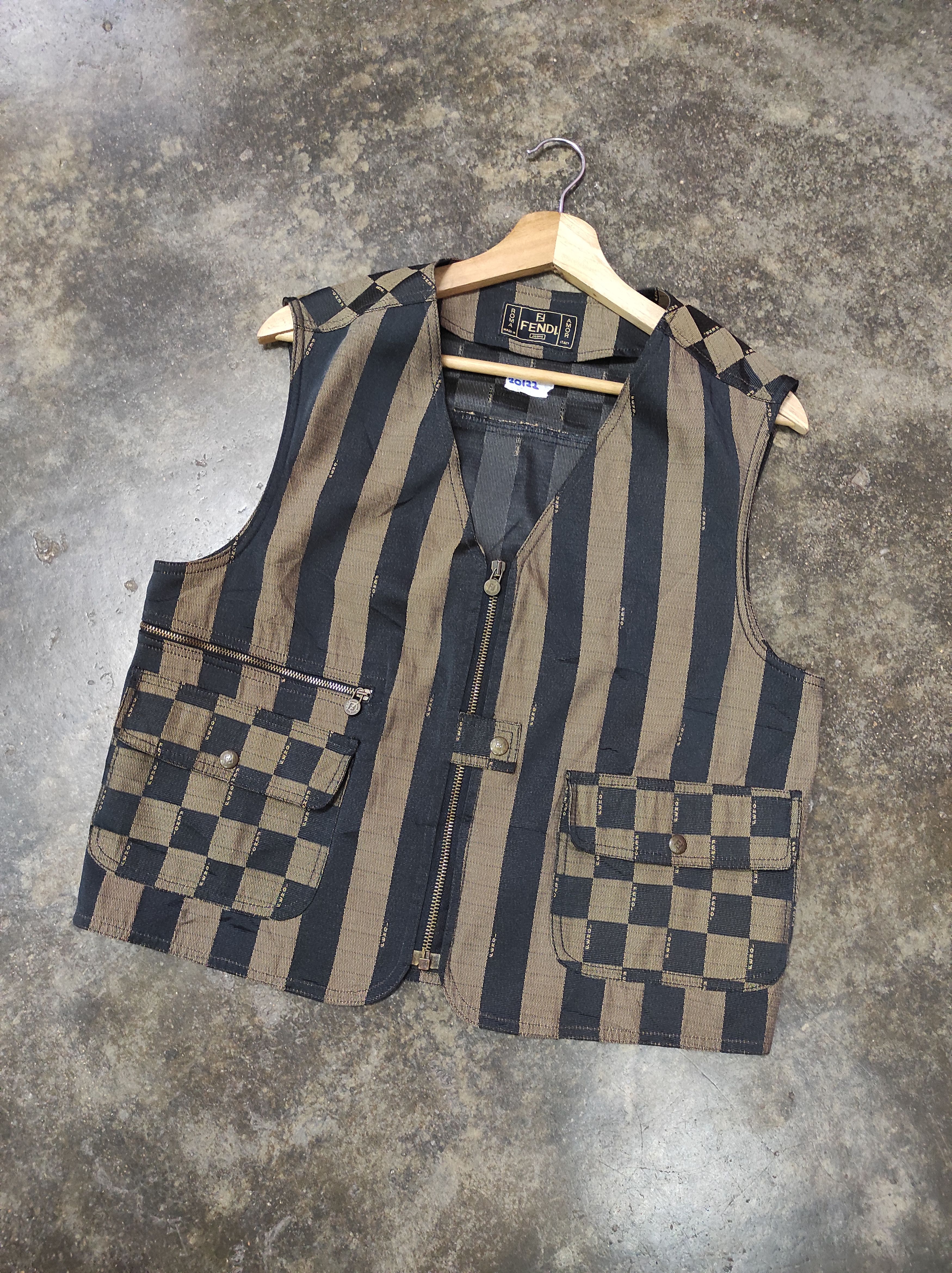 Fendi FENDI MONOGRAM MULTIPOCKET PLAID VEST JACKET SLEEVELESS Size M / US 6-8 / IT 42-44 - 1 Thumbnail
