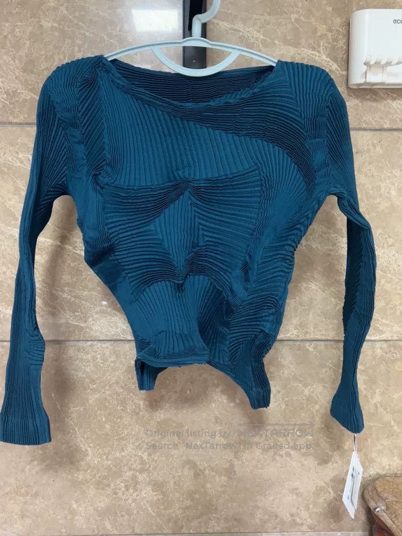 Issey Miyake Issey Miyake Blue Bud Top Size S / US 4 / IT 40 - 1 Thumbnail