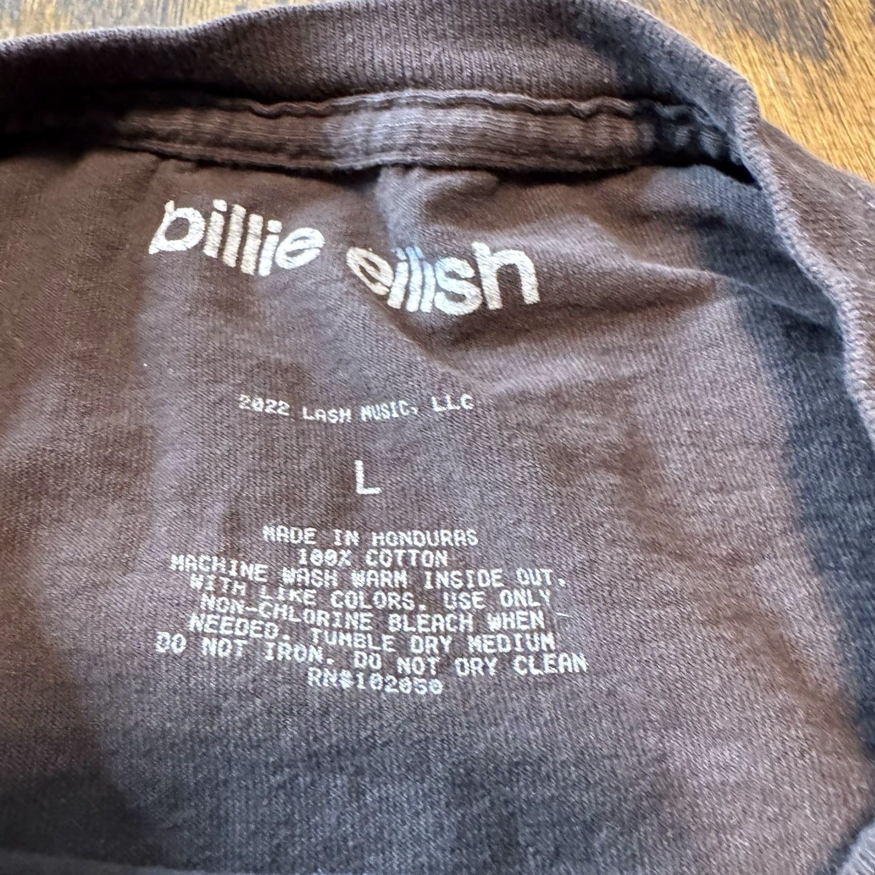Vintage Billie Eilish T Shirt Regular Brown Green Drinking Cup Adult Mens-M Size M Size US M / EU 48-50 / 2 - 3 Thumbnail