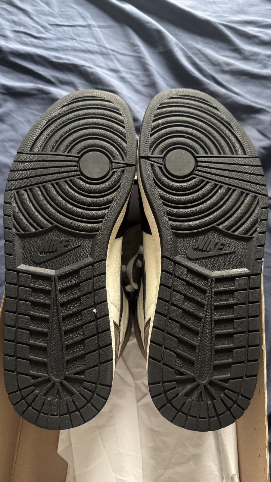 Nike Jordan 1 Mocha Size US 12 / EU 45 - 2 Thumbnail