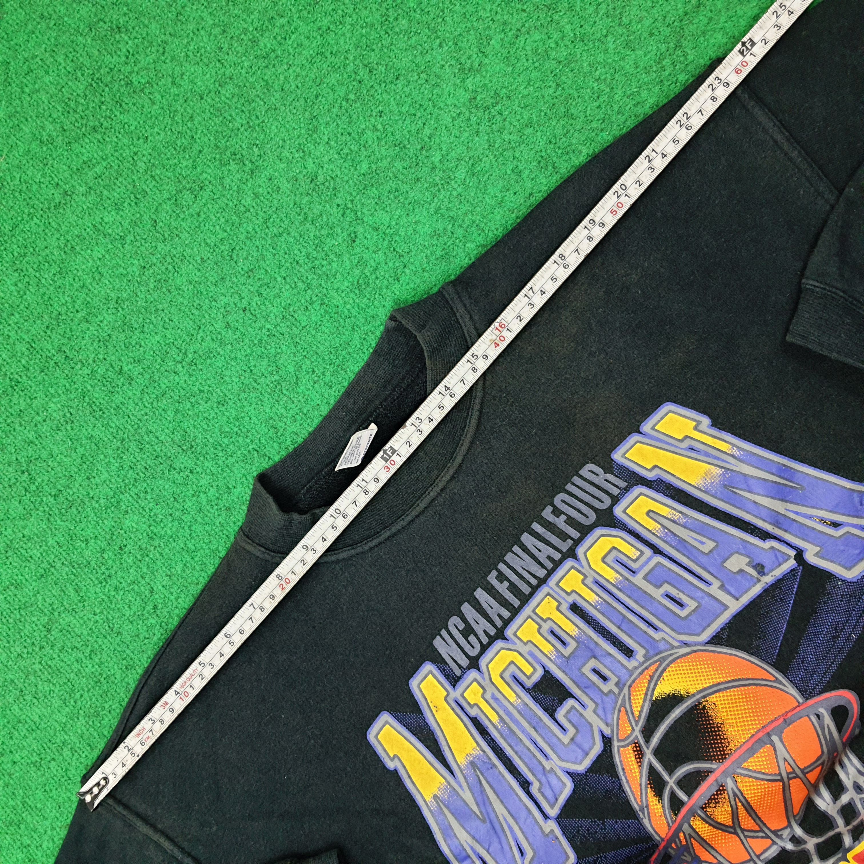 NCAA Vintage NCAA Michigan Wolverines Sweatshirt C261N21 Size US L / EU 52-54 / 3 - 8 Thumbnail