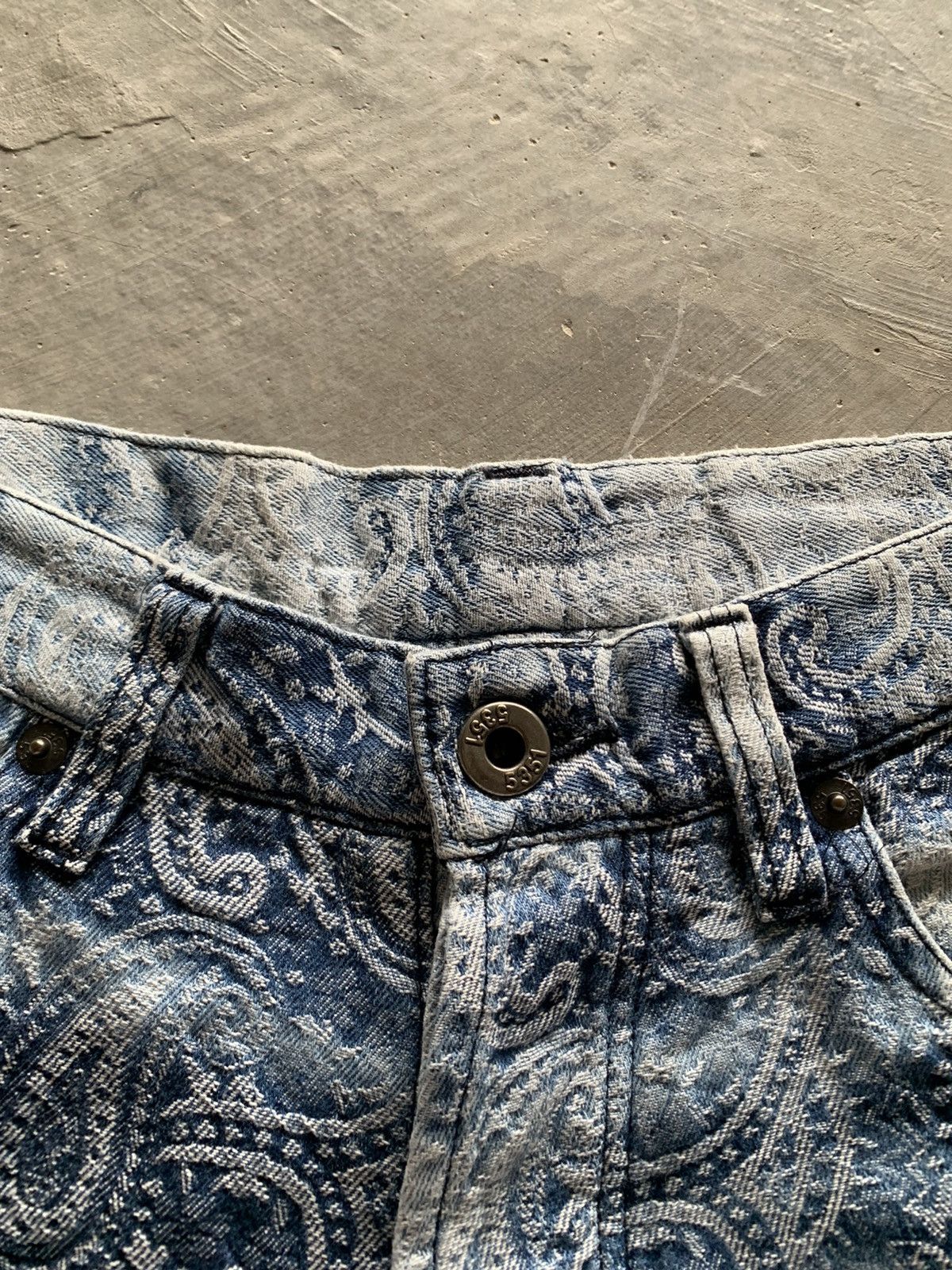 5351 POUR LES HOMMES insane 5351 pour les hommes Flared washed paisley jeans Size US 29 - 4 Thumbnail