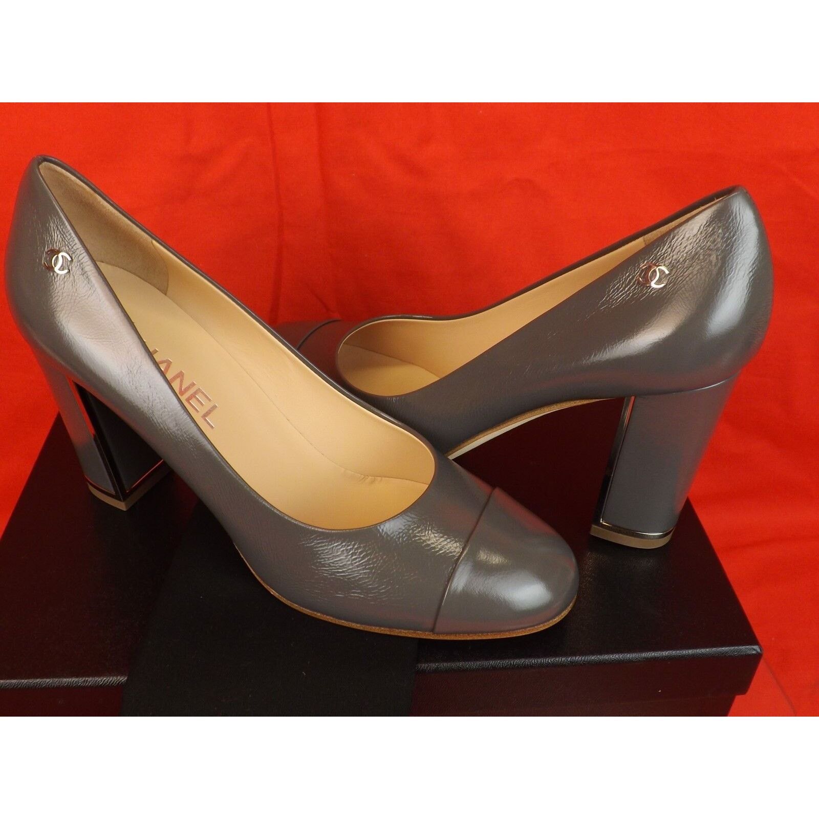 Chanel G31655 GRAY DISTRESSED LEATHER CC LOGO CAP TOE HEEL PUMPS 38 Size US 8 / IT 38 - 4 Thumbnail