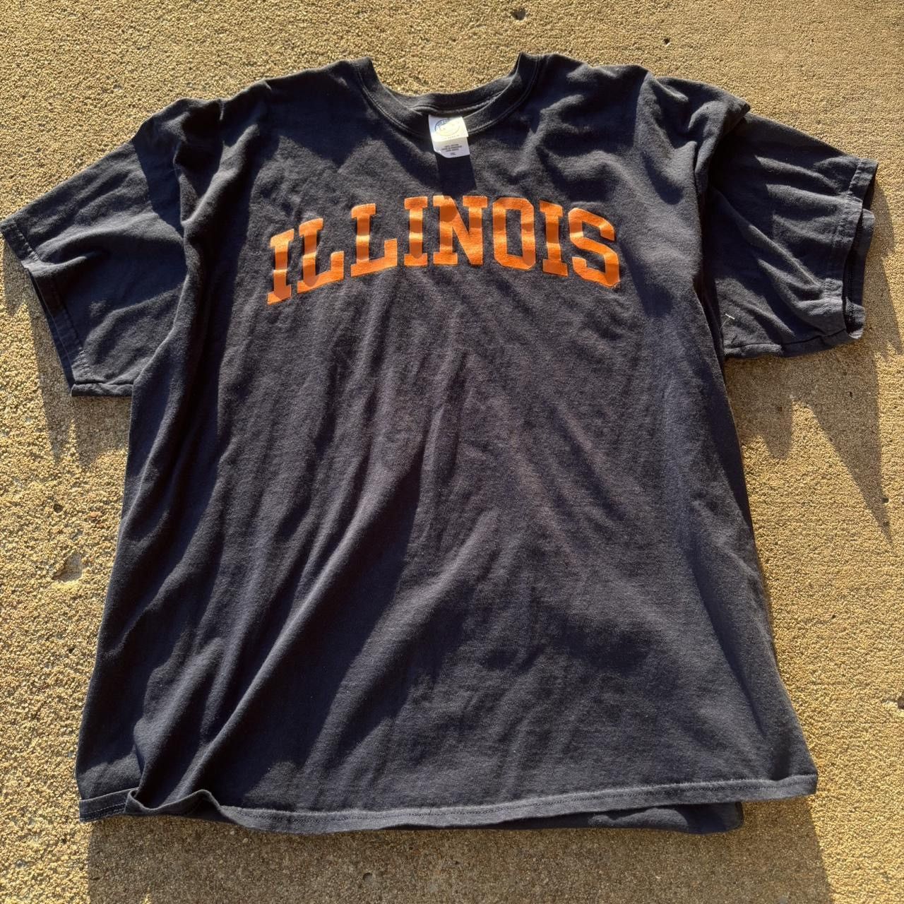 Other Early OOs University of Illinois tee Size large Size US L / EU 52-54 / 3 - 2 Thumbnail