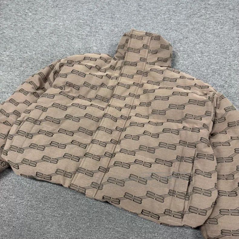 Balenciaga Balenciaga Printed Puffer Jacket in Short Crop Size XXS / US 00 / IT 34 - 3 Thumbnail