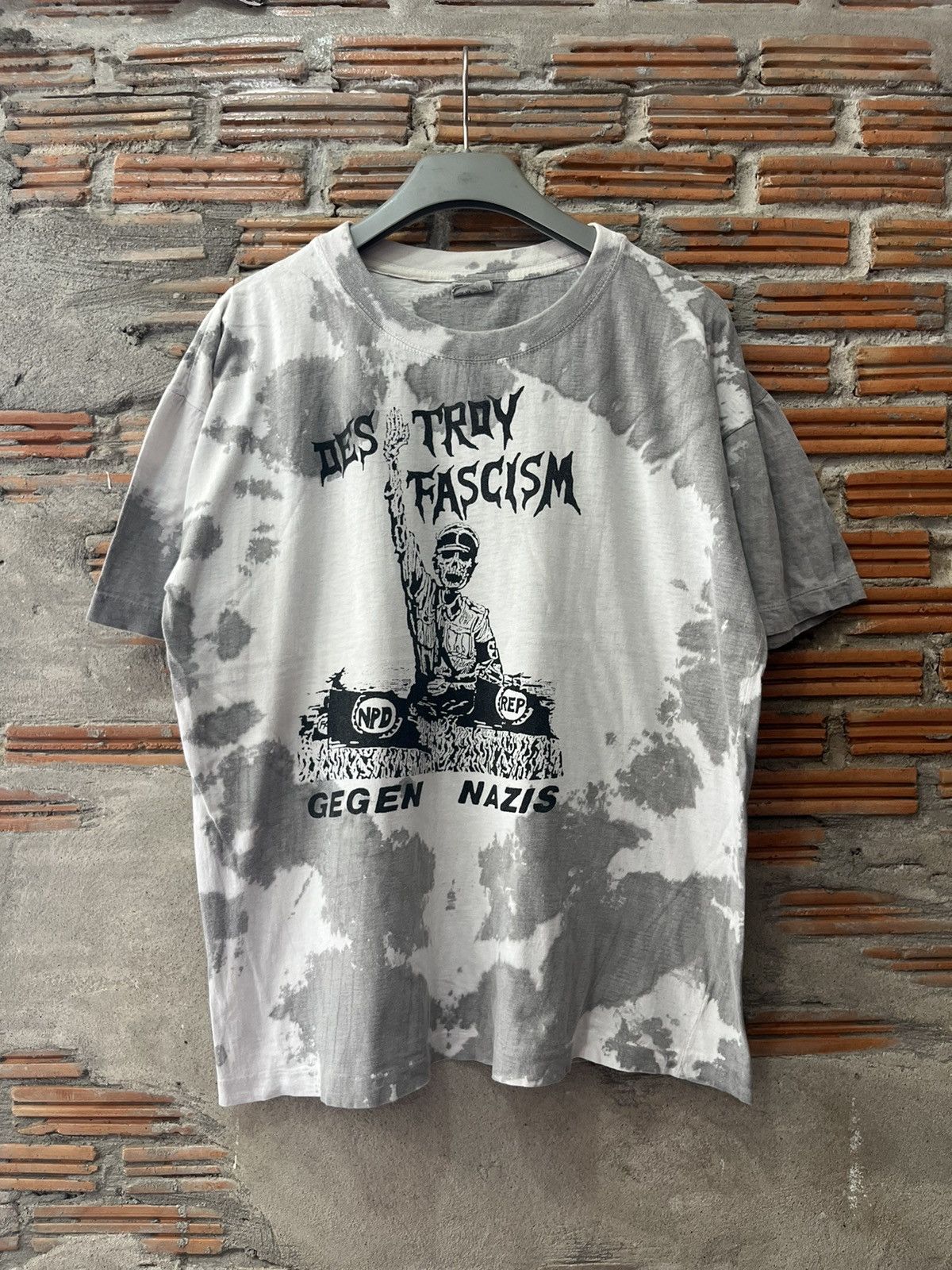 Band Tees Vintage Des Troy Fascism Gegen Nazis Punk 80’s-90’s Tshirt Size US XL / EU 56 / 4 - 2 Thumbnail