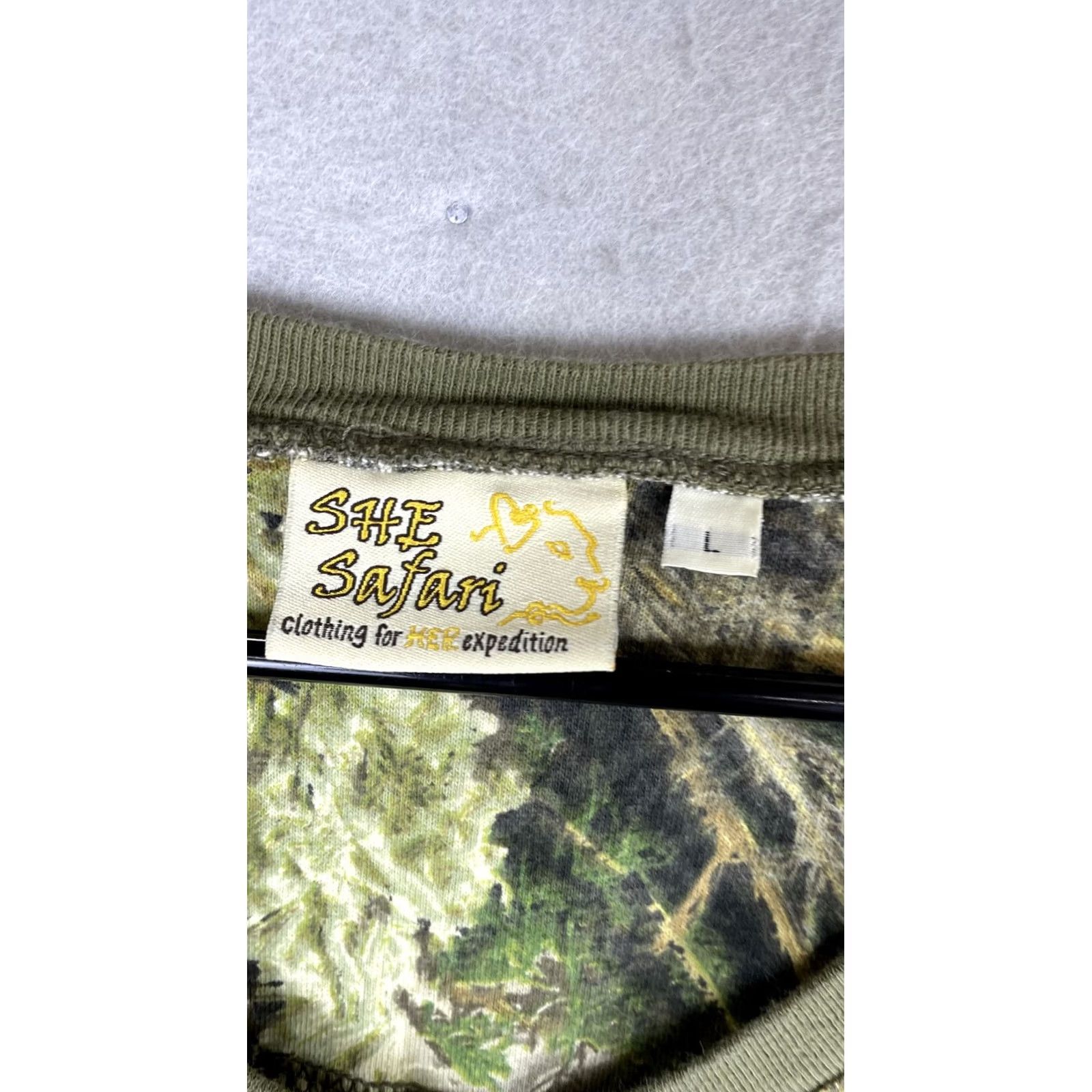 Vintage SHE Safari Shirt Womens Large Green Camo Long Sleeve V Neck Hunting Top Outdoor Size L / US 10 / IT 46 - 2 Thumbnail