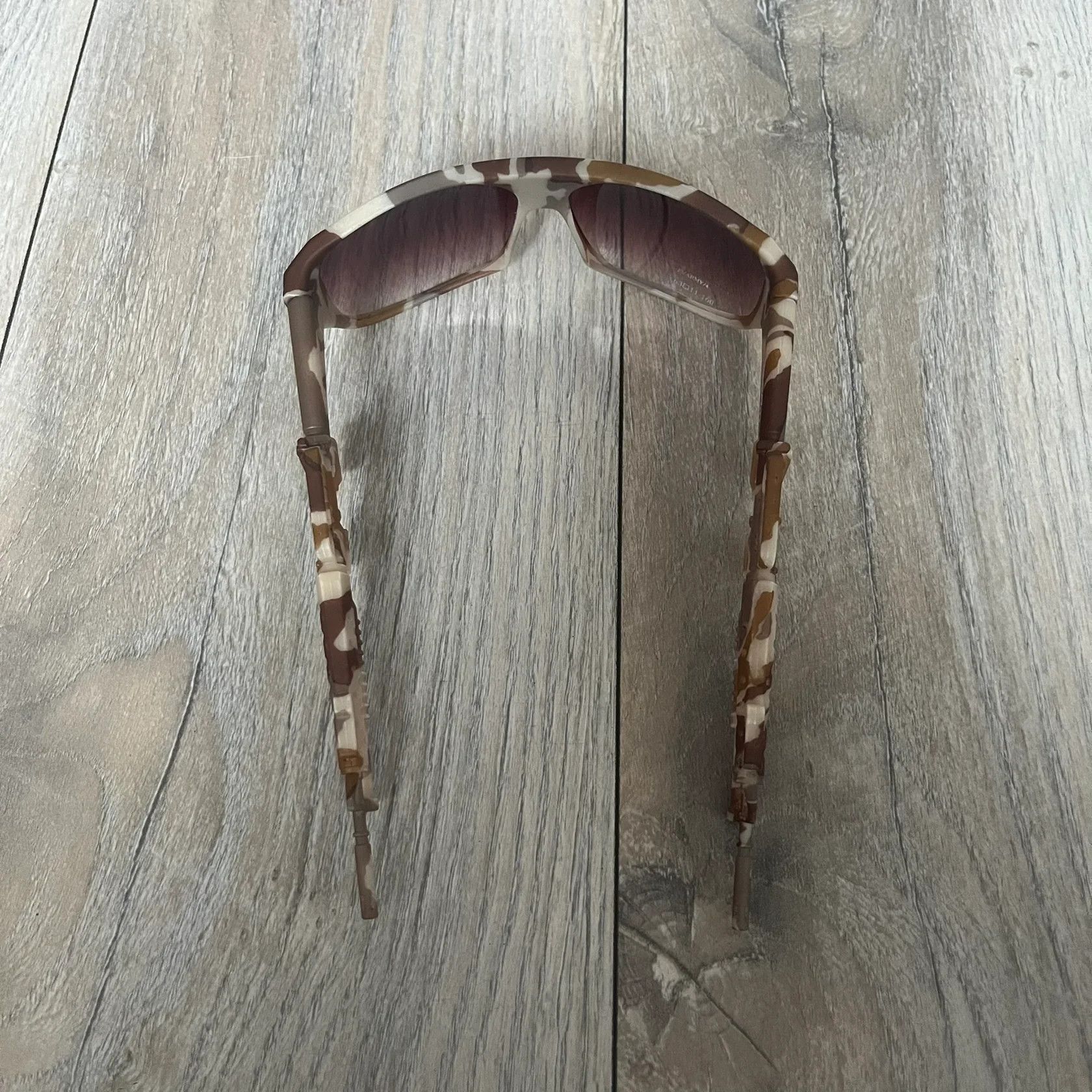 Jeremy Scott × Linda Farrow Jeremy Scott x Linda Farrow SS13 Desert Camo M16 Sunglasses Size ONE SIZE - 4 Thumbnail