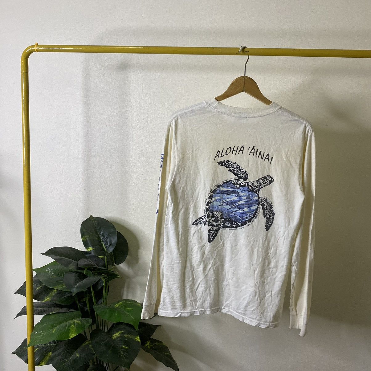 Vintage Vintage Y2K Aloha Aina! Sea Creature Surf LS T Shirt Size US S / EU 44-46 / 1 - 1 Thumbnail