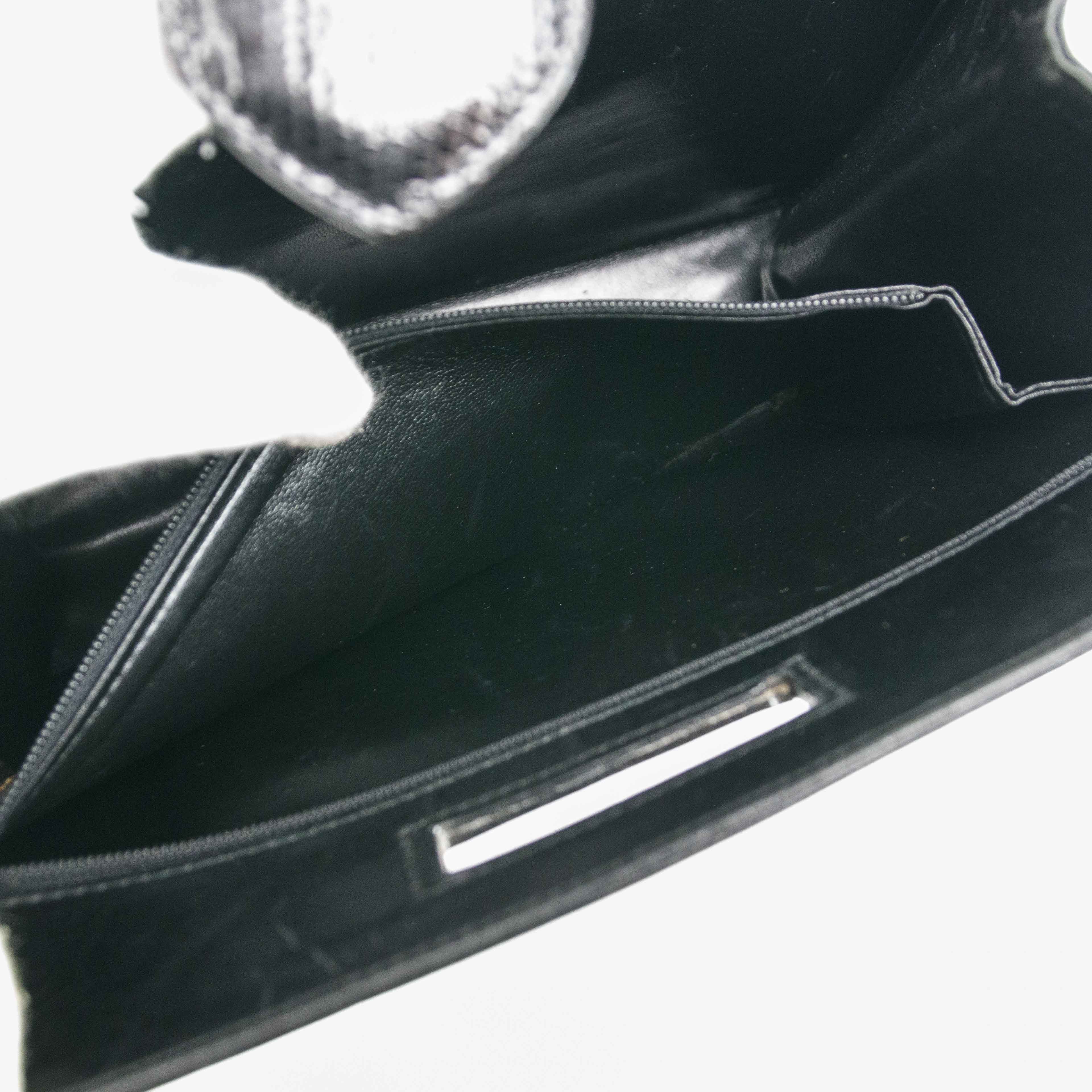 Salvatore Ferragamo Salvatore Ferragamo Vintage Black Leather Shoulder Bag Size ONE SIZE - 12 Thumbnail