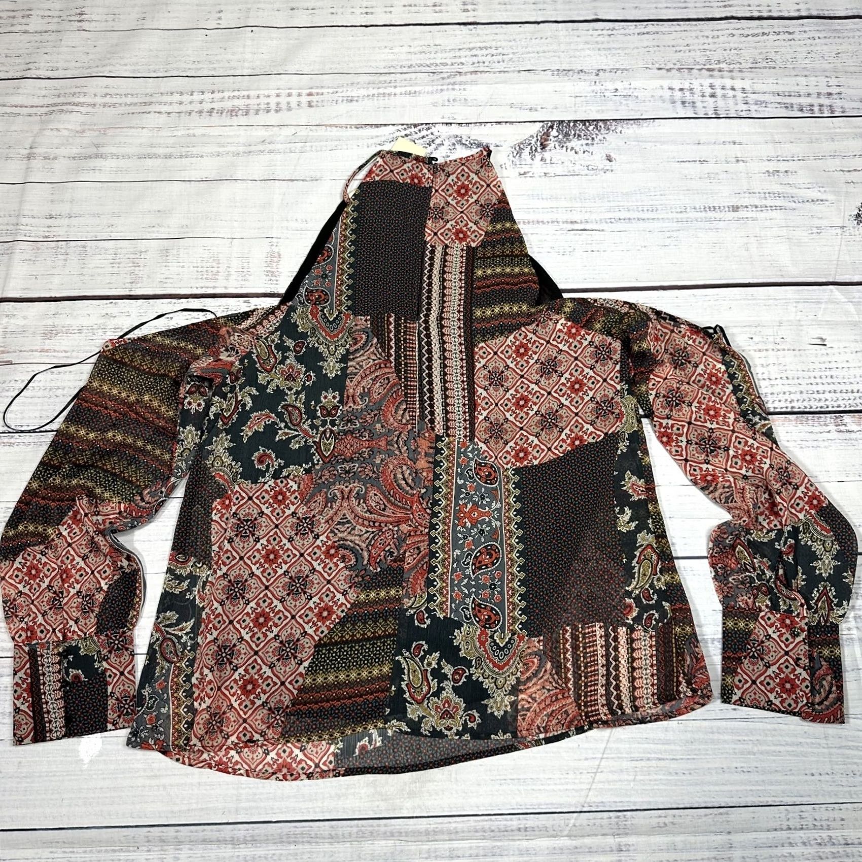 Vintage Skies are blue Blouse Women Long Sleeve Cold Shoulder Paisley Red M Flawed Size M / US 6-8 / IT 42-44 - 3 Thumbnail
